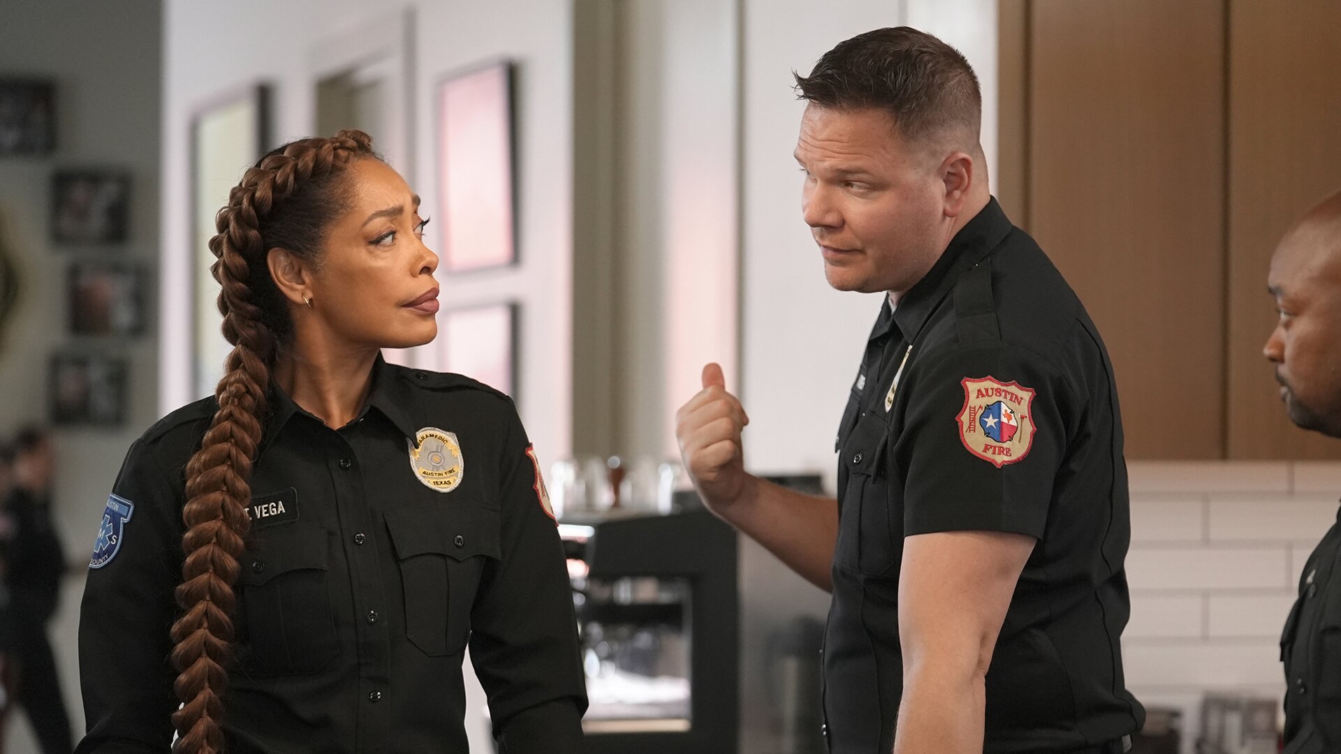 9-1-1: Lone Star S4E16 A House Divided