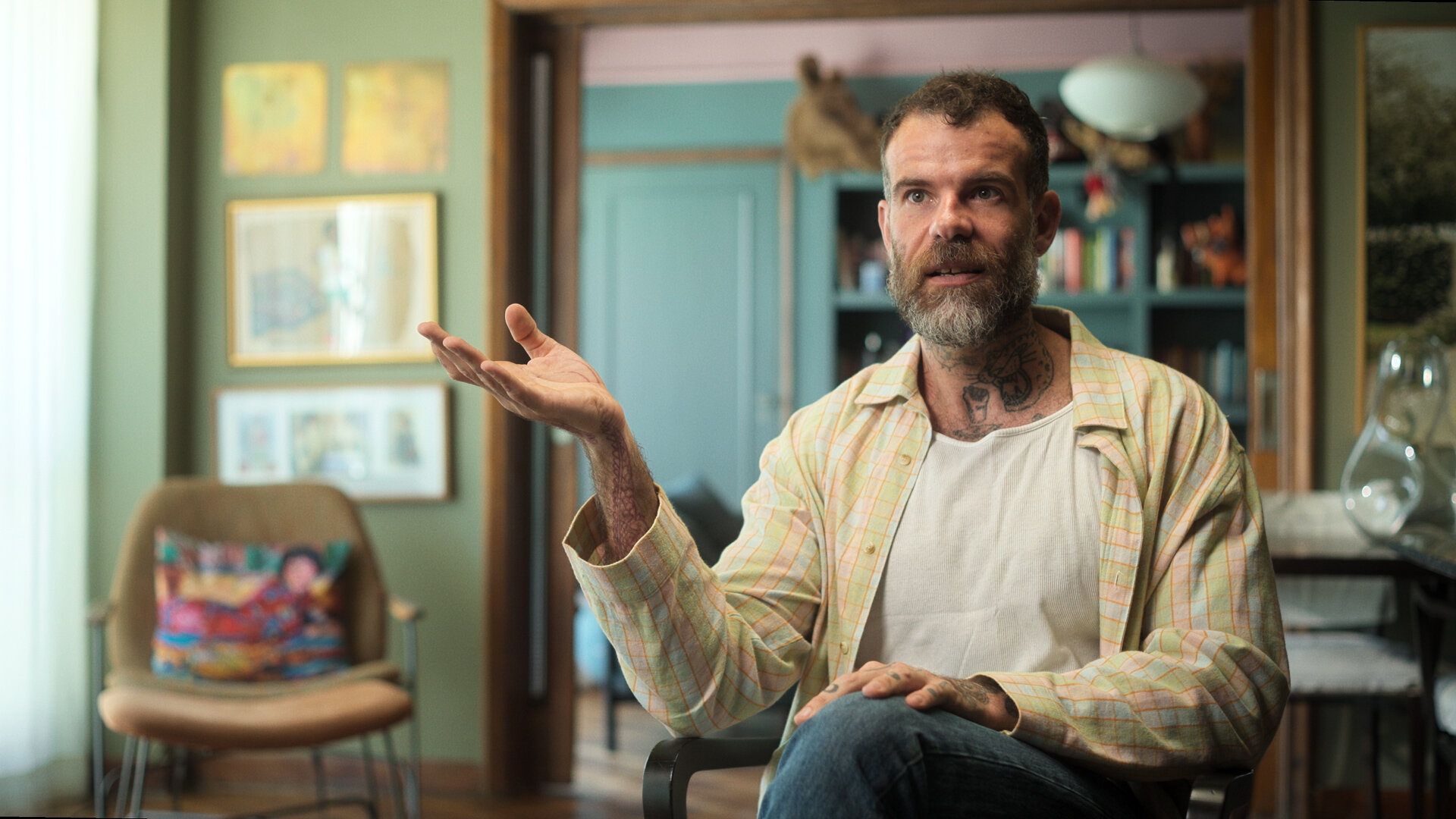 Abandoned: The Woman in the Decaying House S1E1 Secrets of a Crumbling Mansion