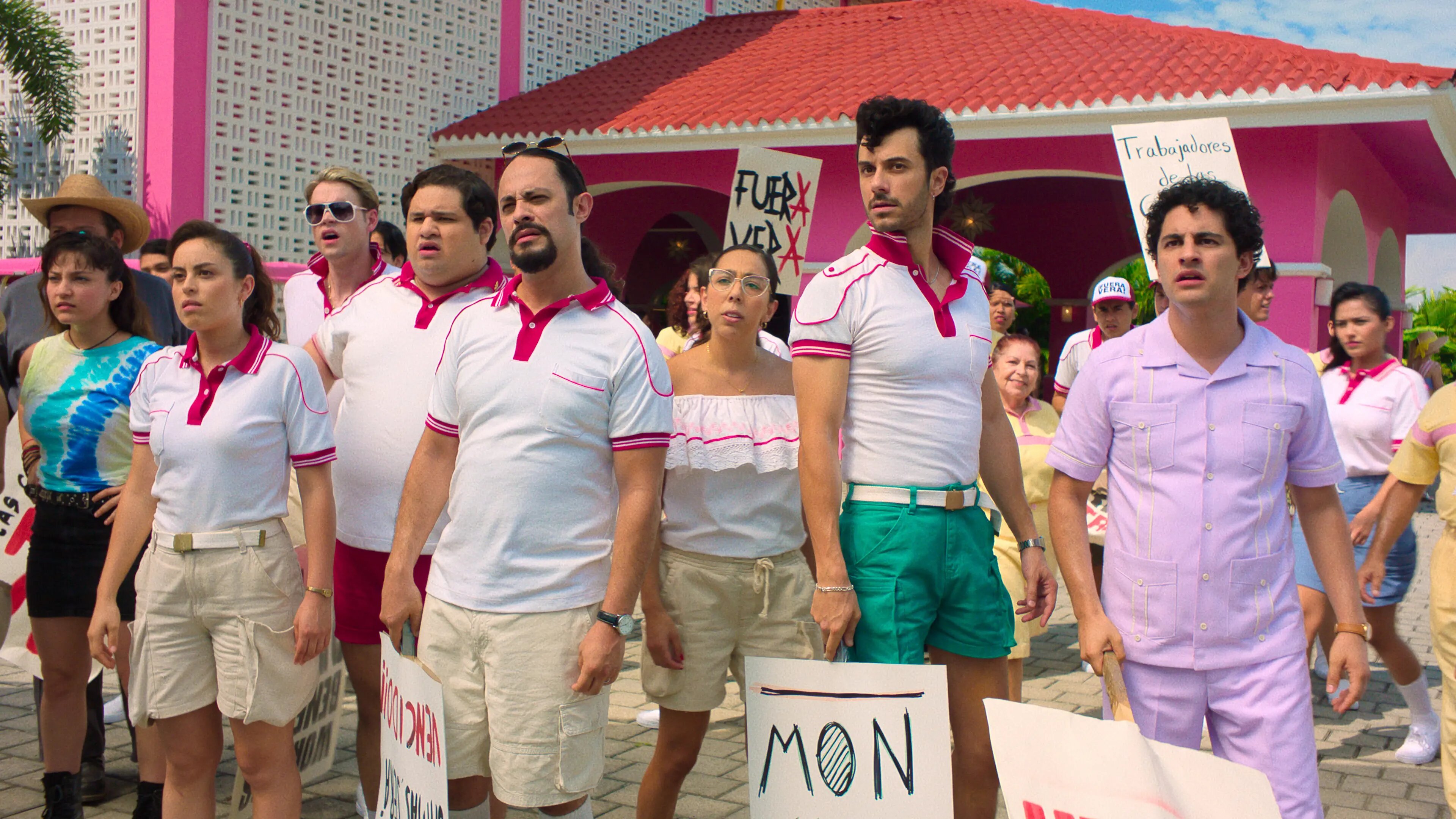 Acapulco S4E3 Talkin' Bout a Revolution