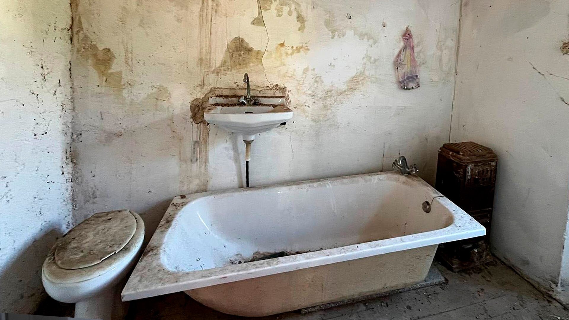 Alan & Amanda's Greek Job S1E7 Episode 7