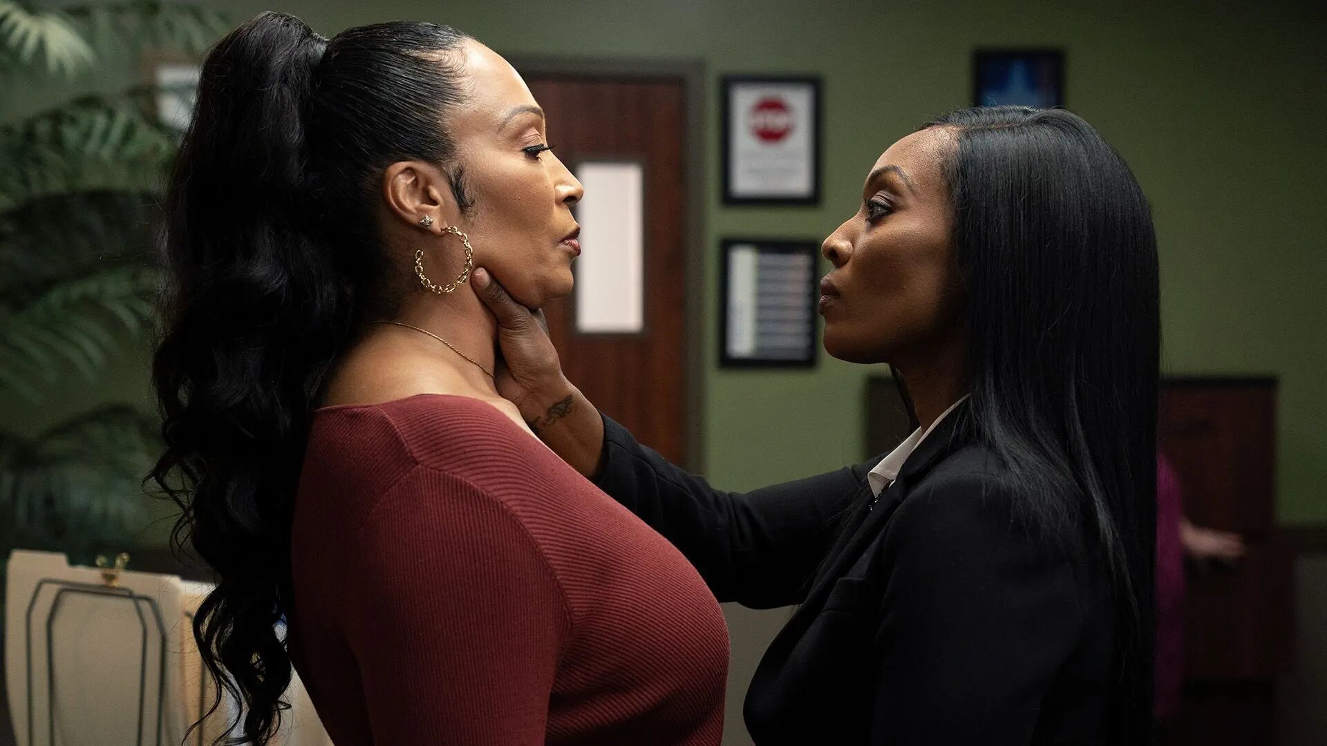 All the Queen's Men S2E0 Eye to Eye