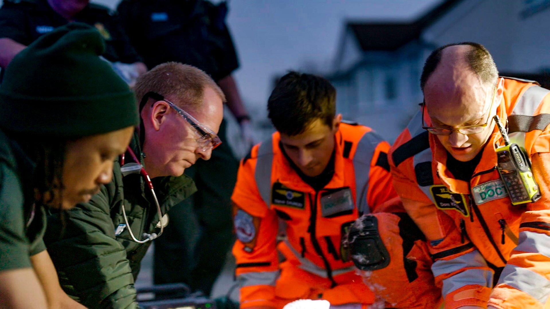 Ambulance S14E4 Stabbed on the Streets