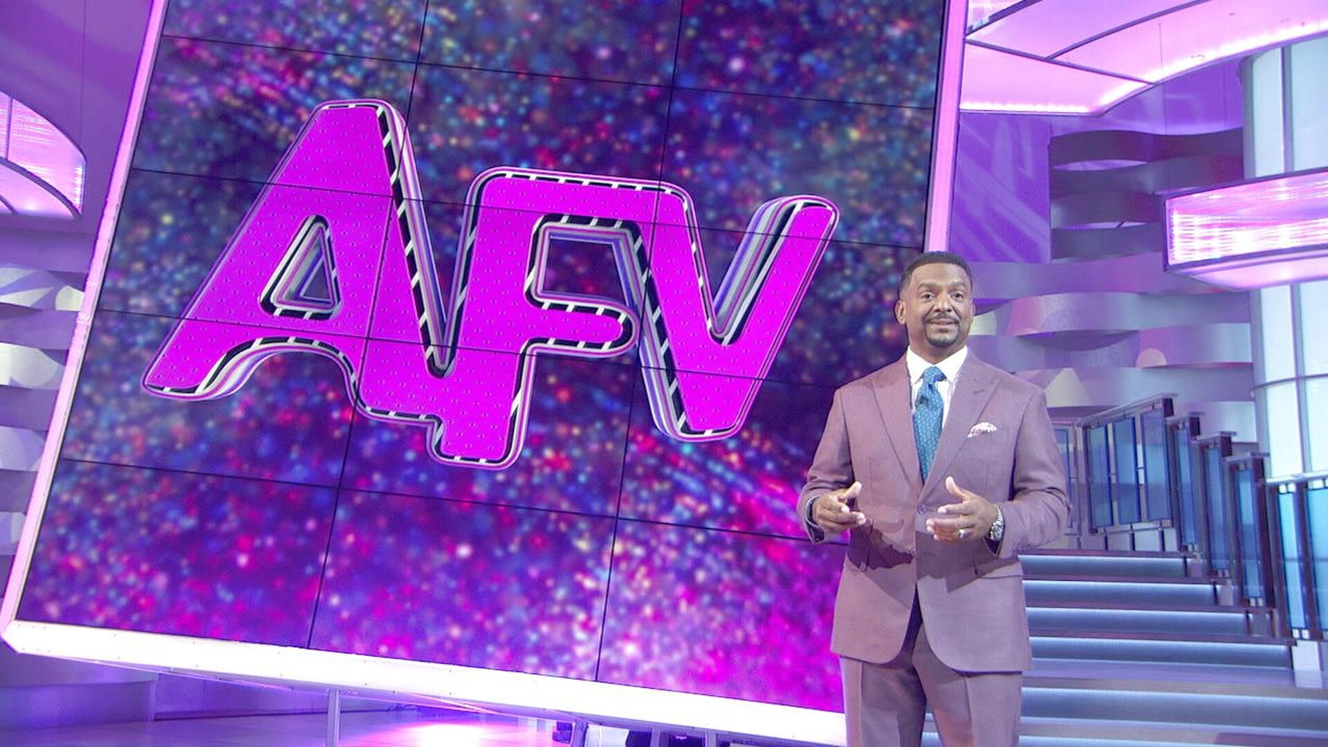 Americas Funniest Home Videos S36E2 Melodrama-rama, Sports Report, and Golden Agers