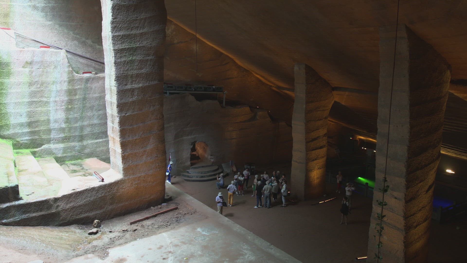 Ancient Aliens: Origins S1E5 Mysterious Underground Worlds