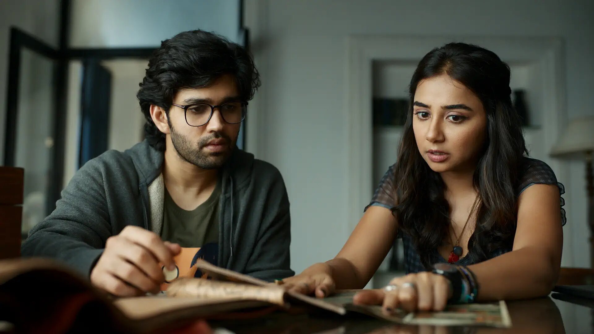 Andhera S1E7 Follow the data