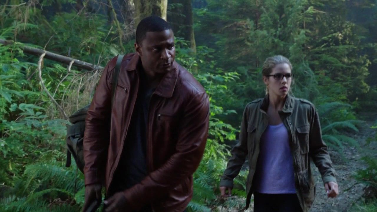 Arrow S2E1 City of Heroes