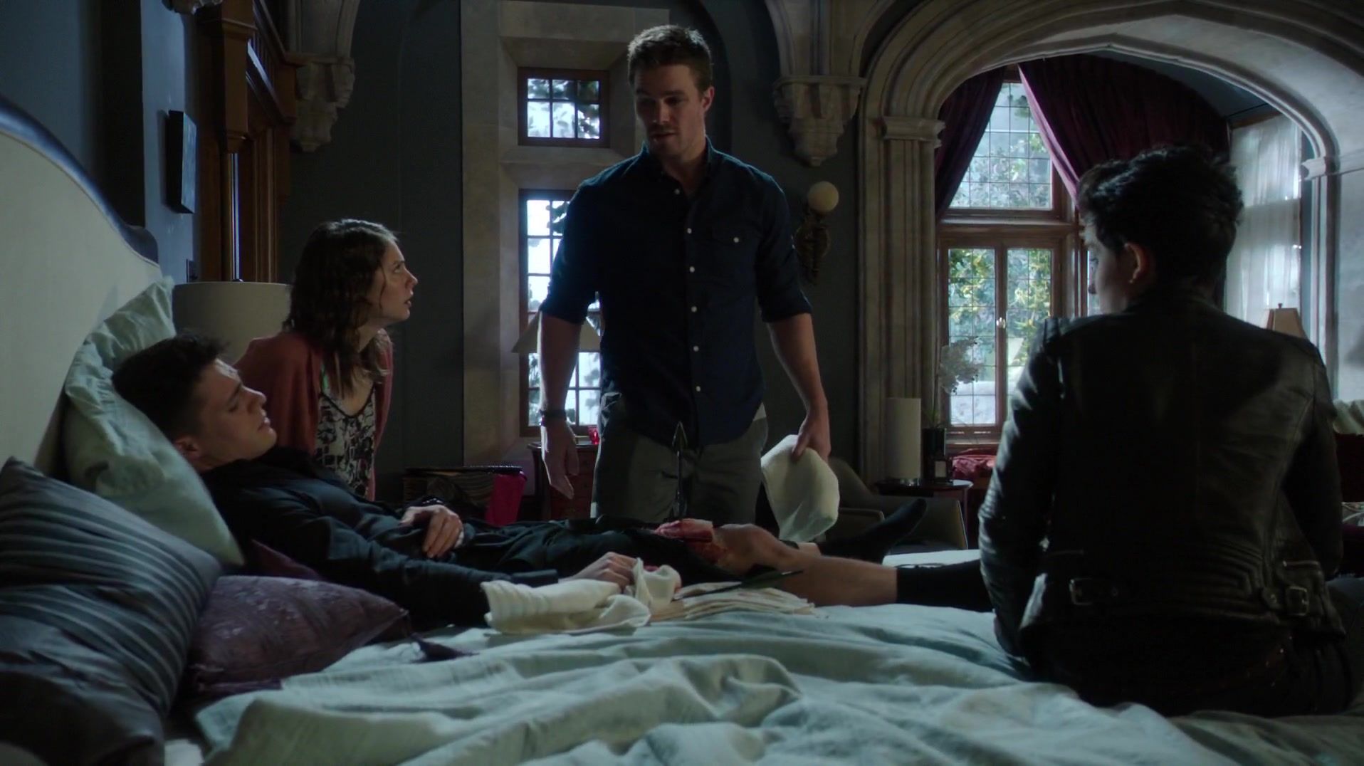 Arrow S2E9 Three Ghosts