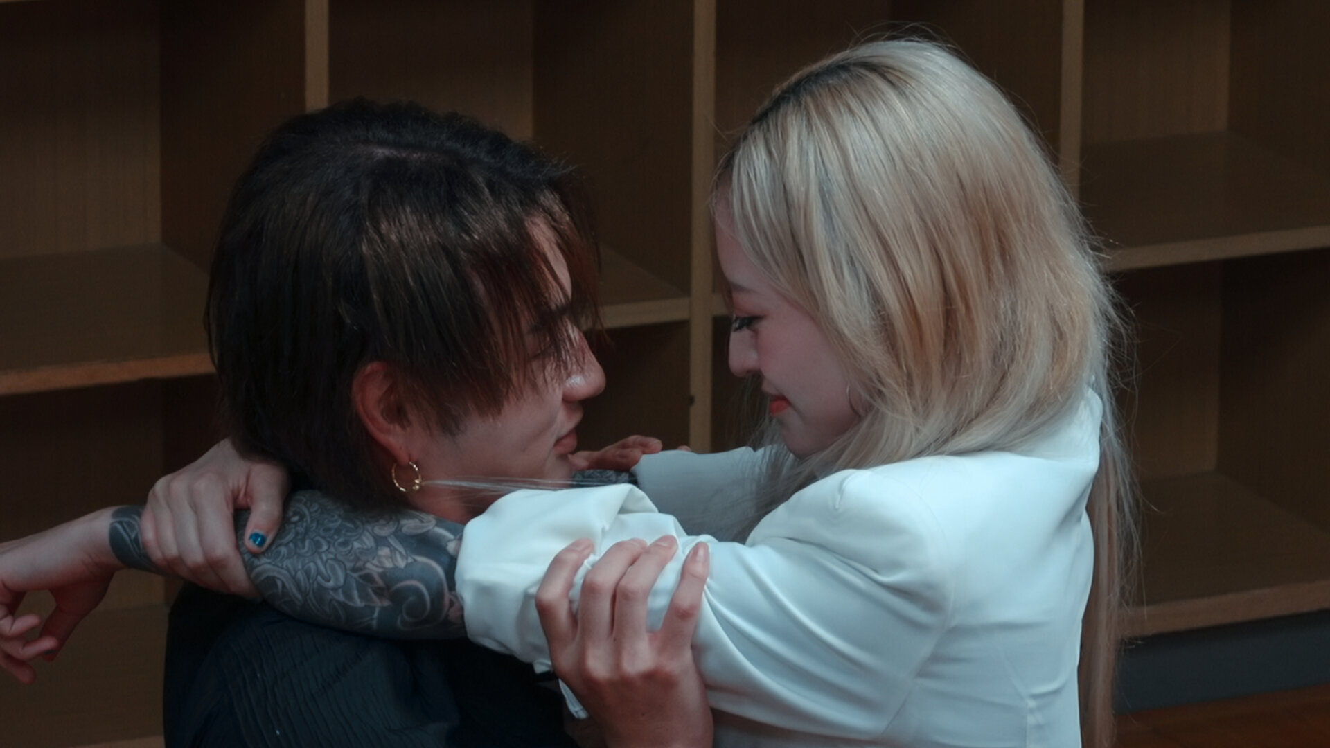 Badly in Love S1E9 Being Around People Isn't So Bad