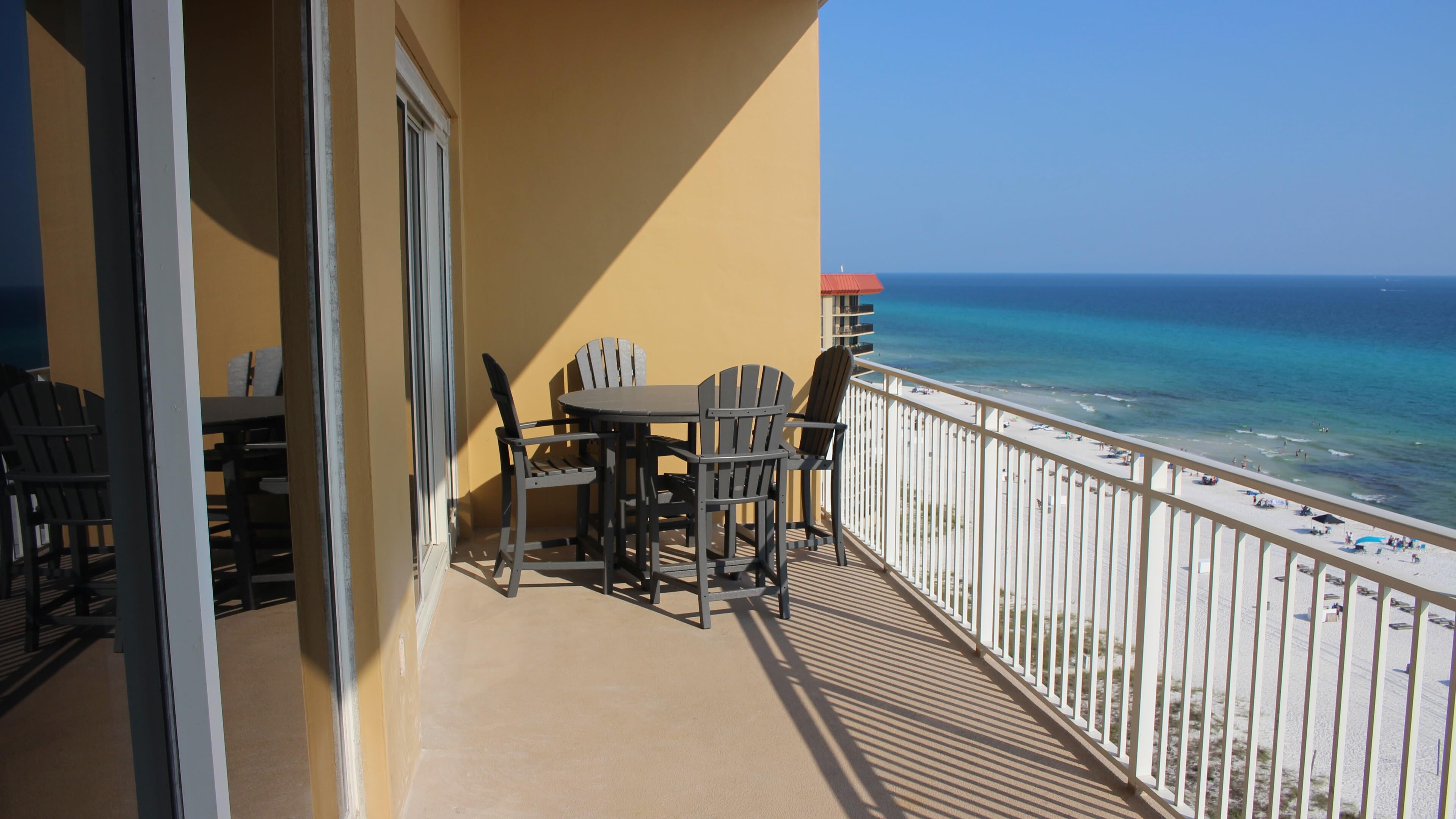 Beachfront Bargain Hunt: Renovation S8E3 A Georgia Couple Renovates a Condo in Panama City Beach, Florida