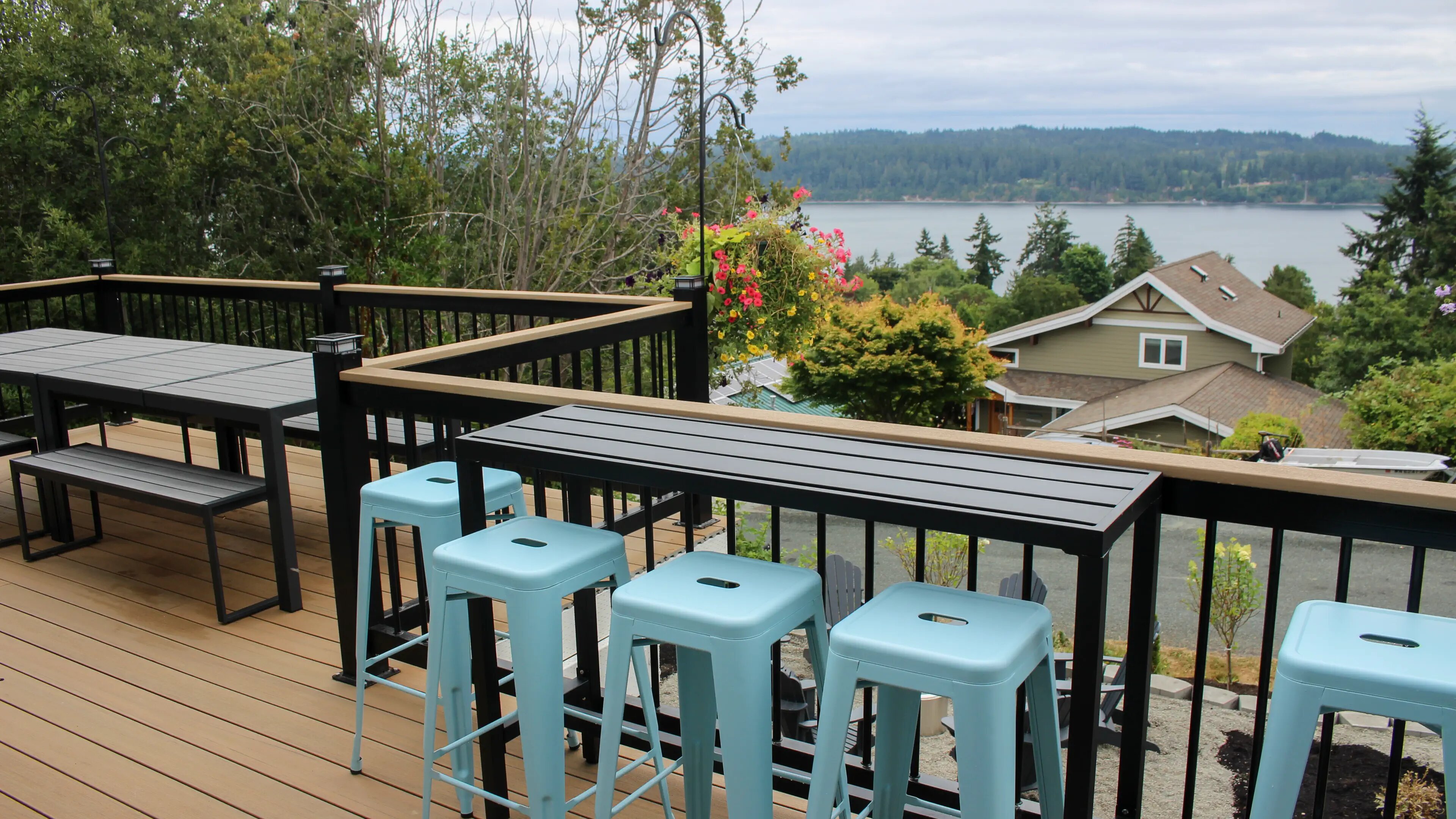 Beachfront Bargain Hunt: Renovation S8E4 A Multi-Generation Renovation in Washington