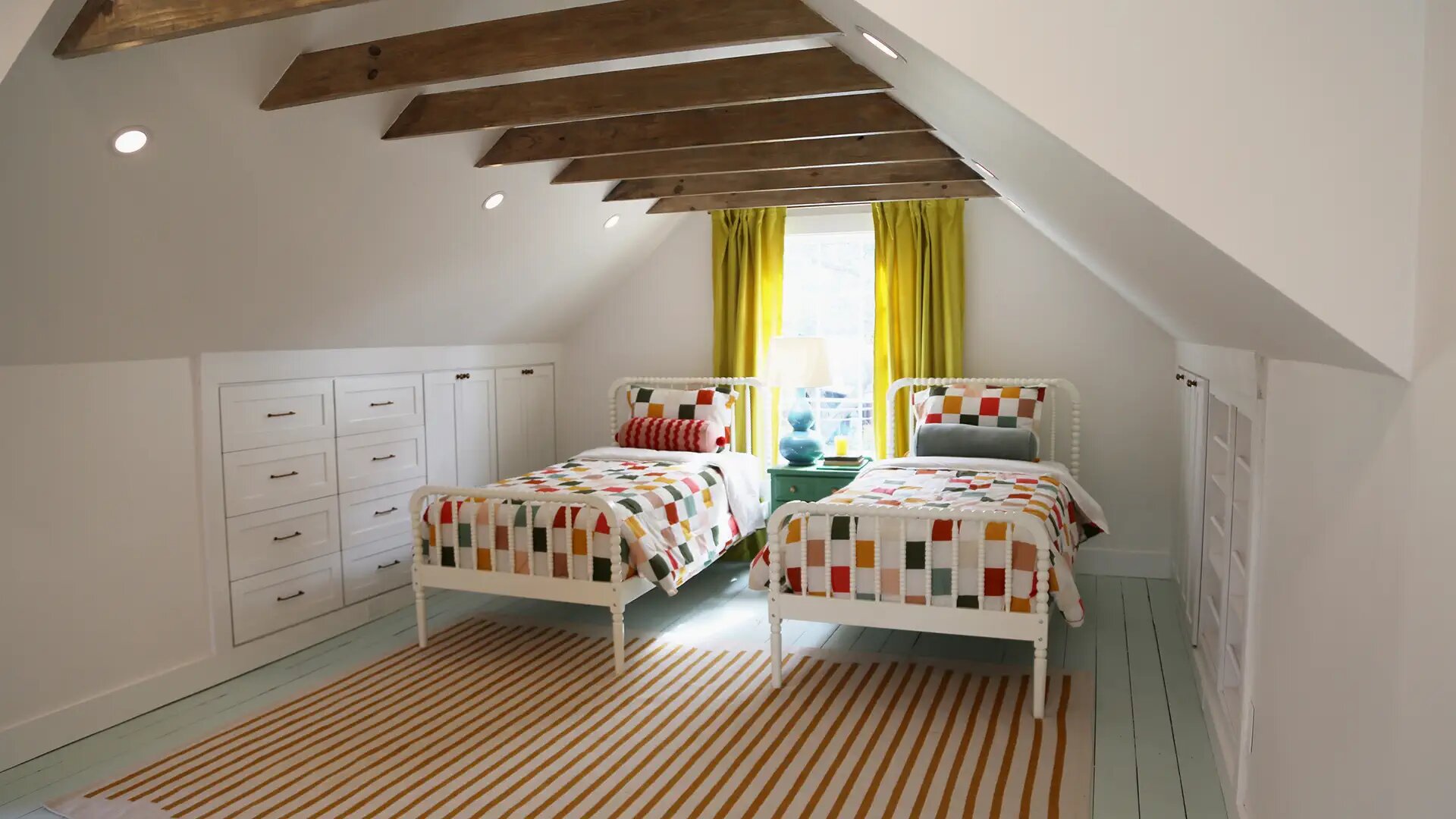 Beachfront Bargain Hunt: Renovation S9E6 Historical Charm With a Bold New Look in Galveston