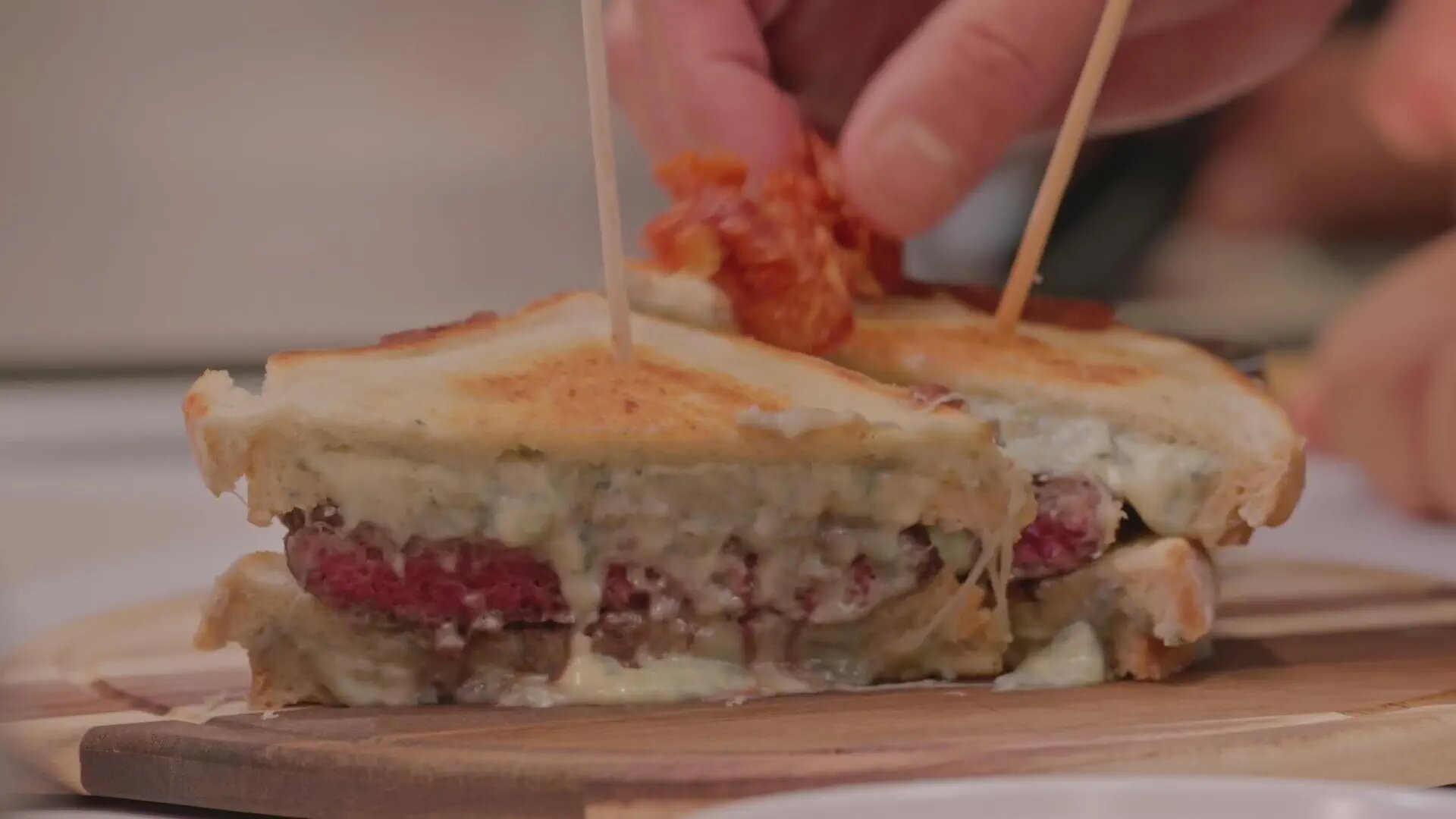 Big Burger Battle S1E1 Nice to Meat You!