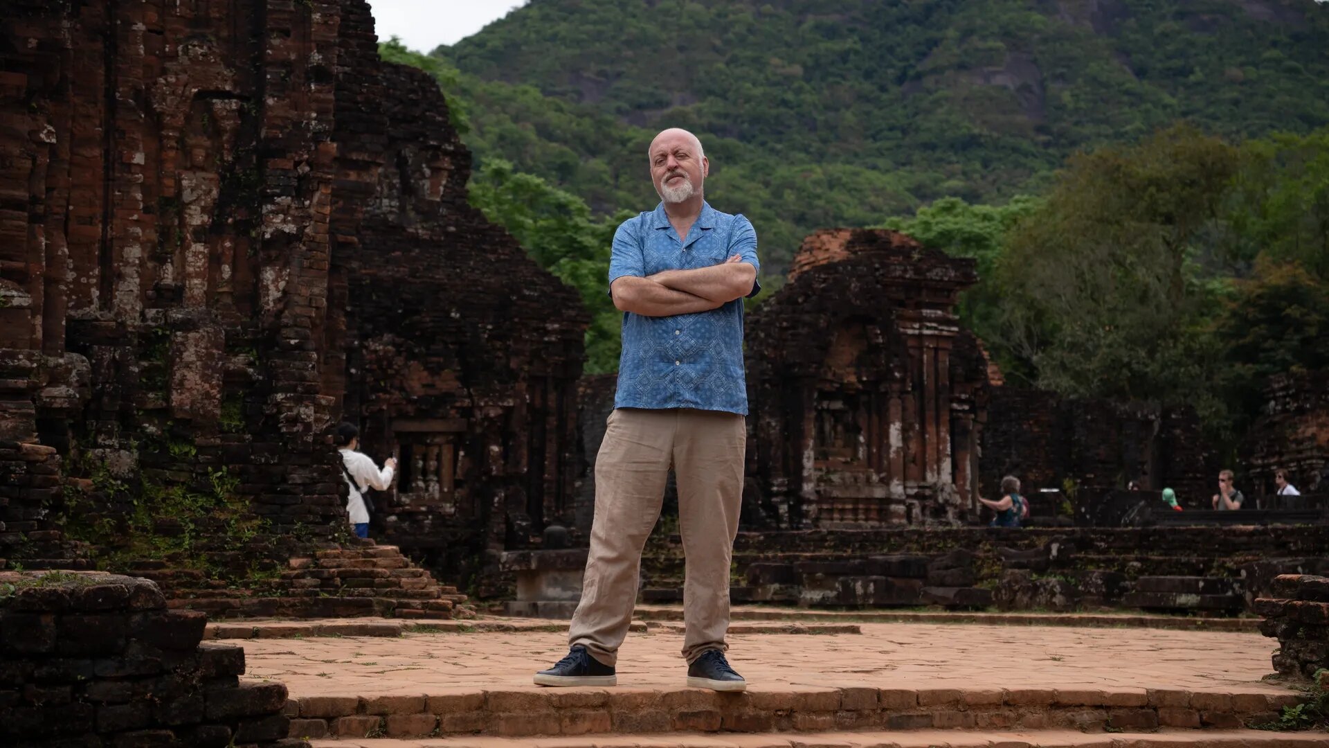 Bill Bailey's Vietnam S1E1 Hoi An