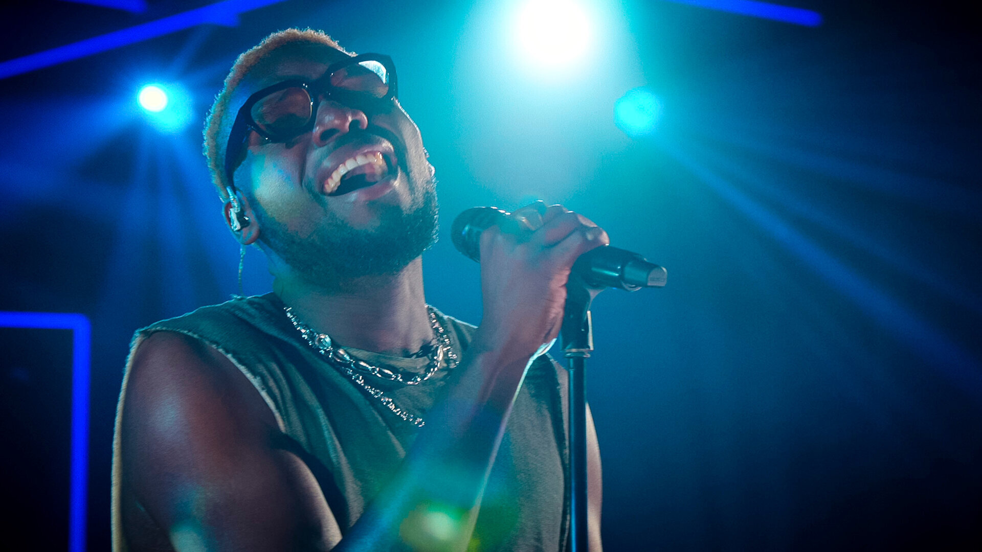 Building the Band S1E1 The Pinky Promise