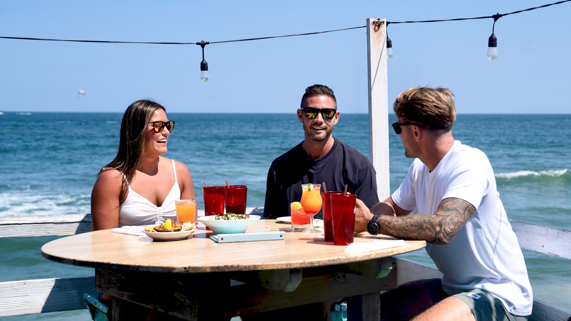 Cheap A$$ Beach Houses S1E1 Gnarly Deals