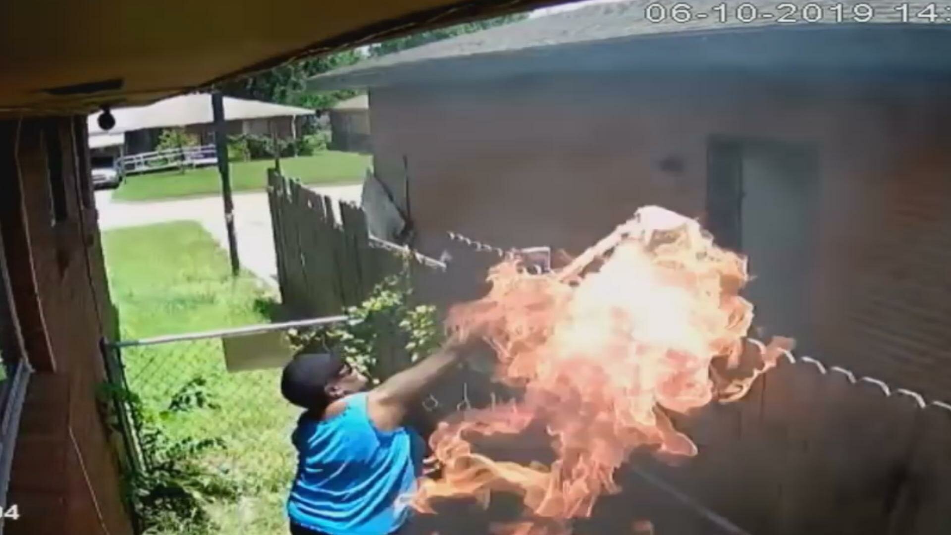 Crimes Gone Viral S1E16 Get Out