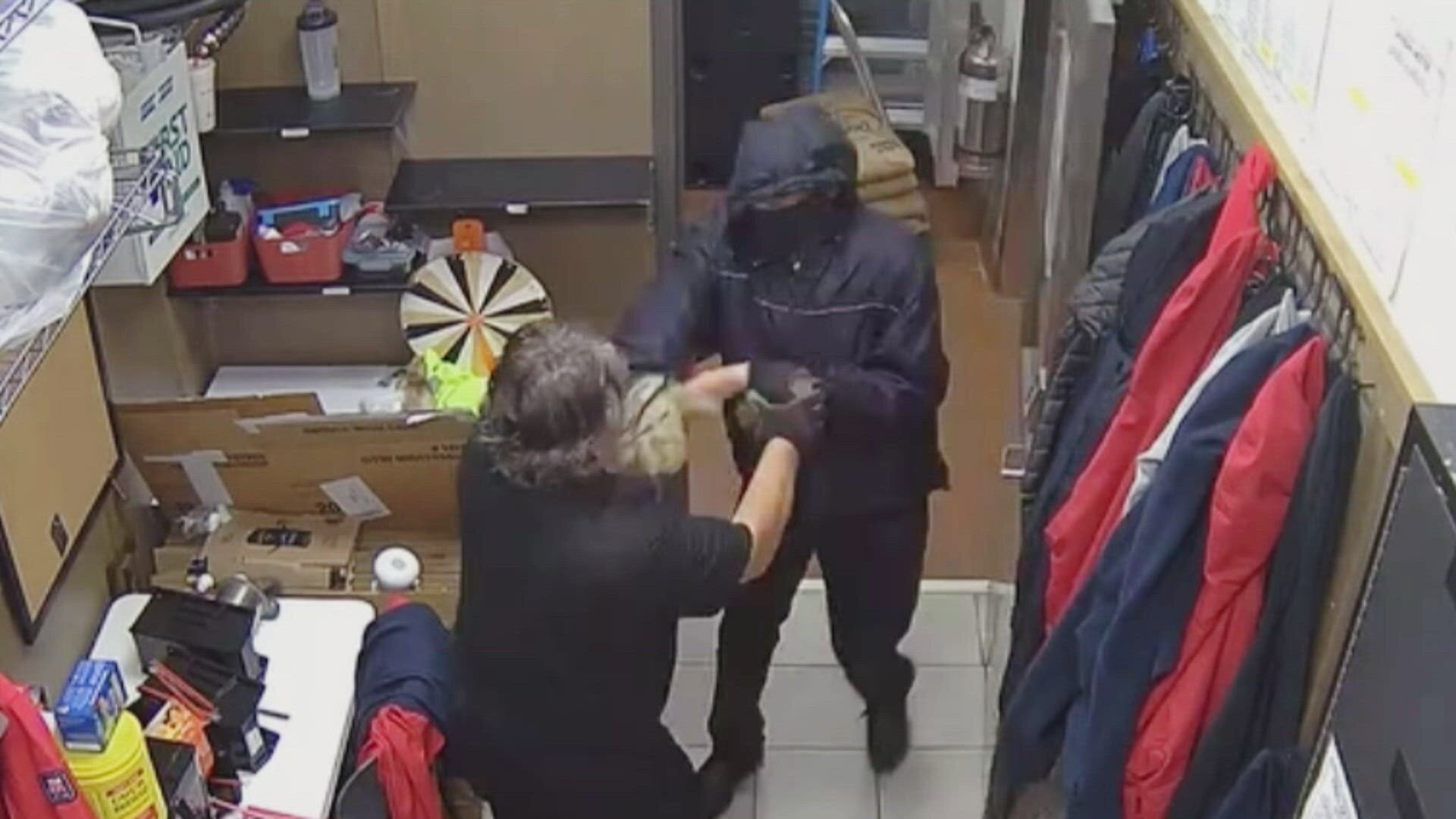 Customer Wars S6E1 Tables and Tiaras