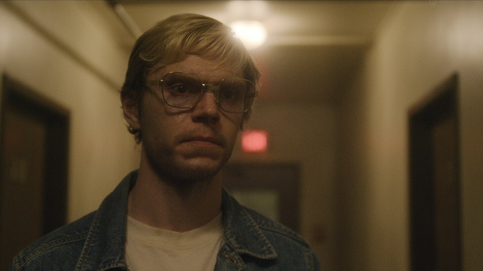 Dahmer - Monster: The Jeffrey Dahmer Story S1E1 Bad Meat
