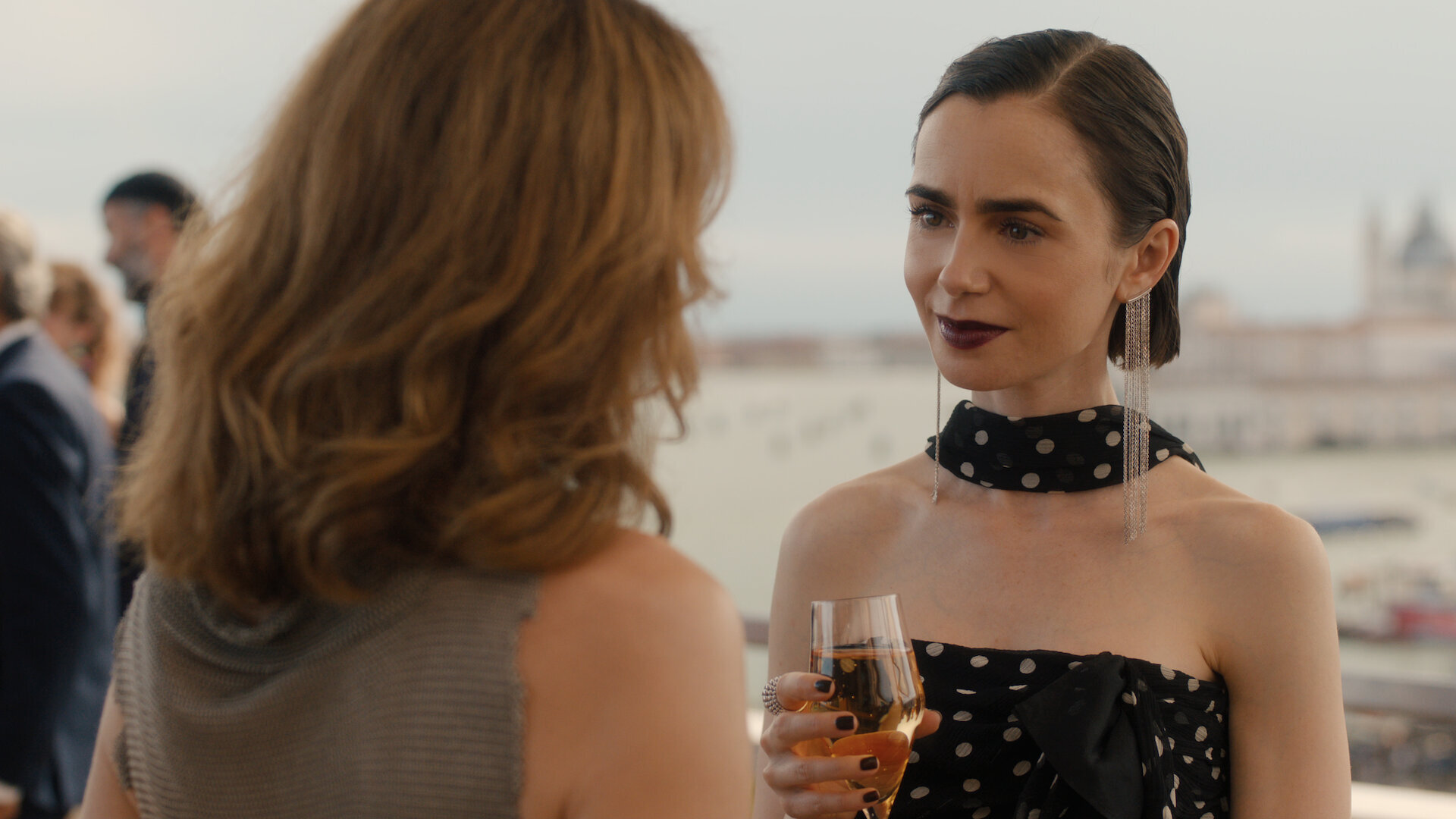 Emily in Paris S5E10 Veni, Vidi, Venezia