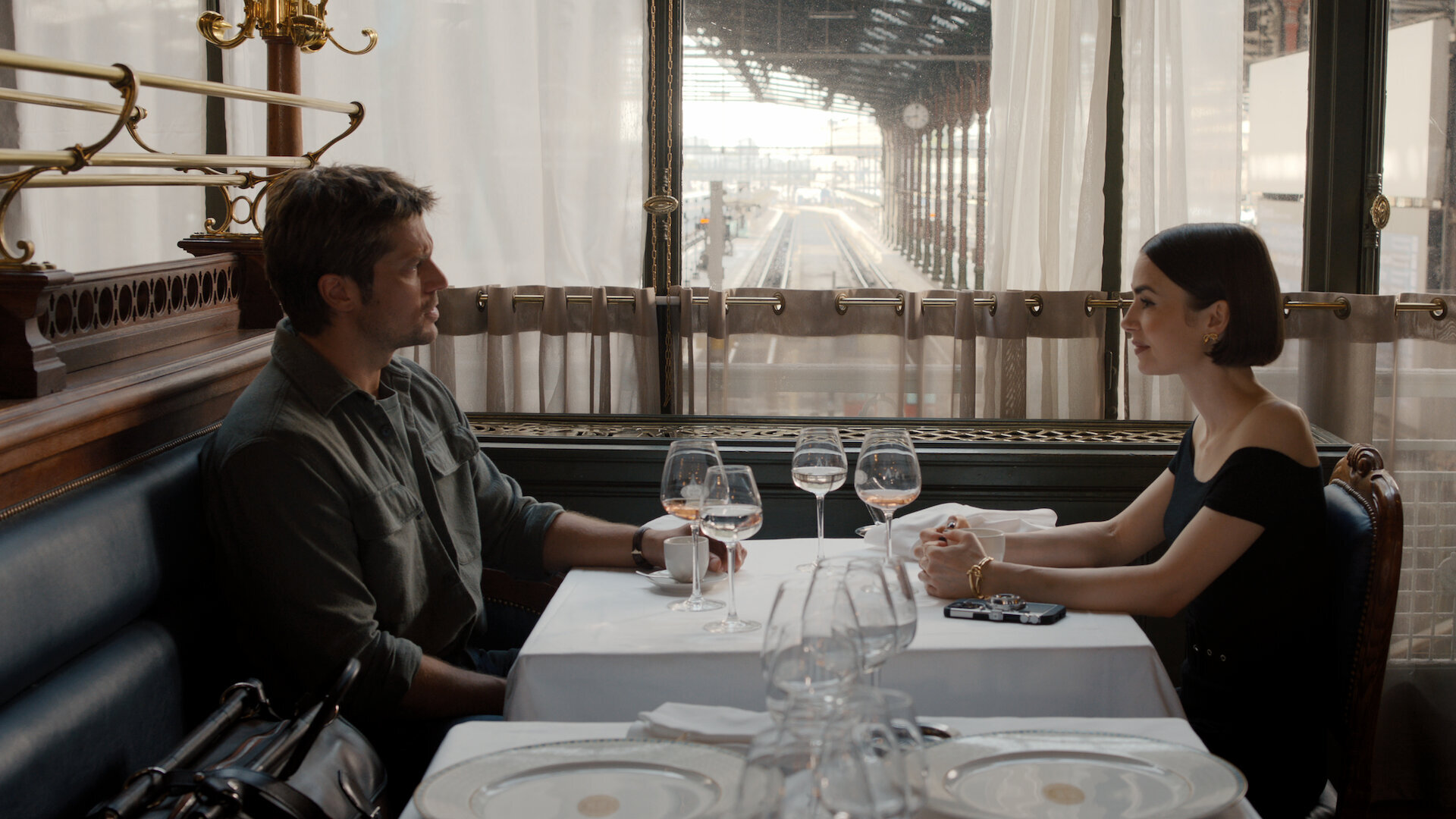 Emily in Paris S5E9 La Belle Époque