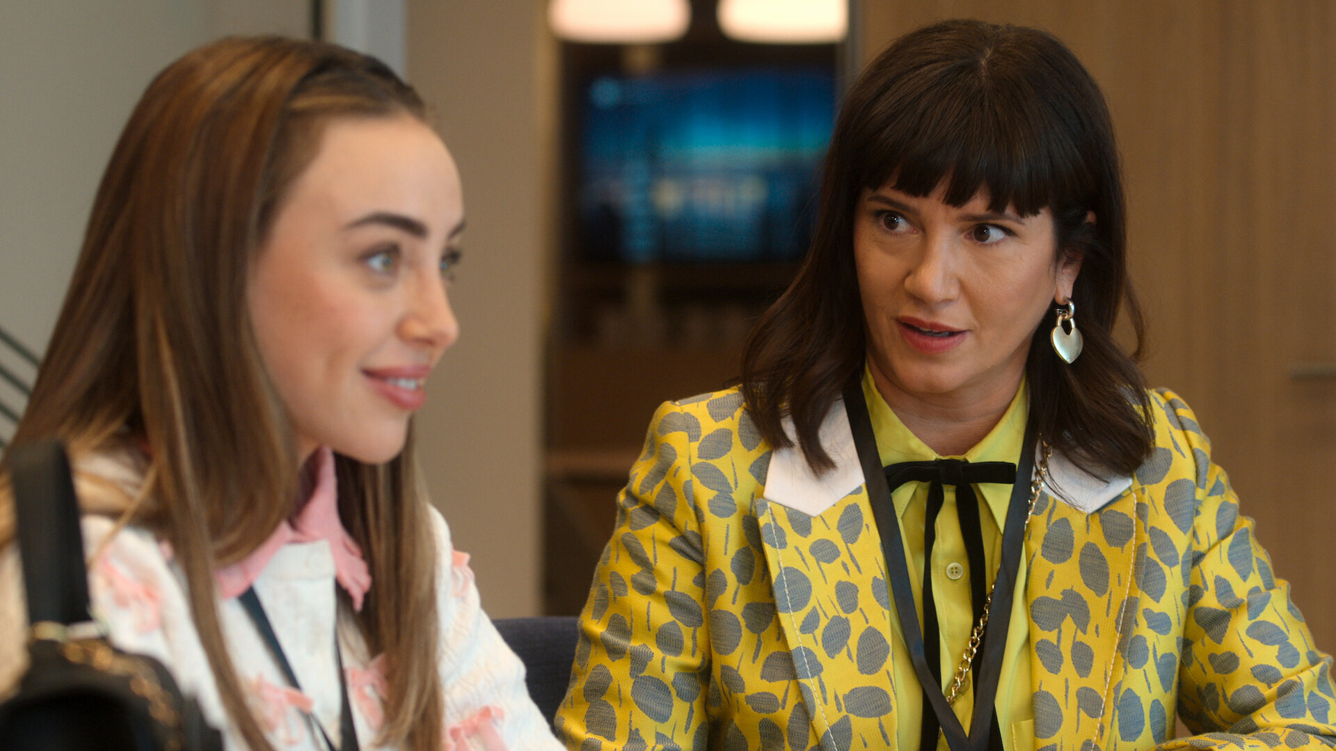 Envidiosa S3E2 Un vaso de agua