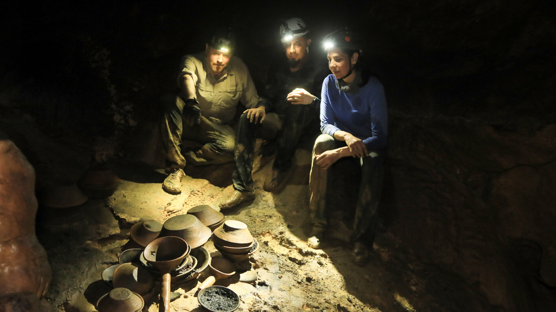 Expedition Unknown S17E5 Secrets of Mexico's Underworld