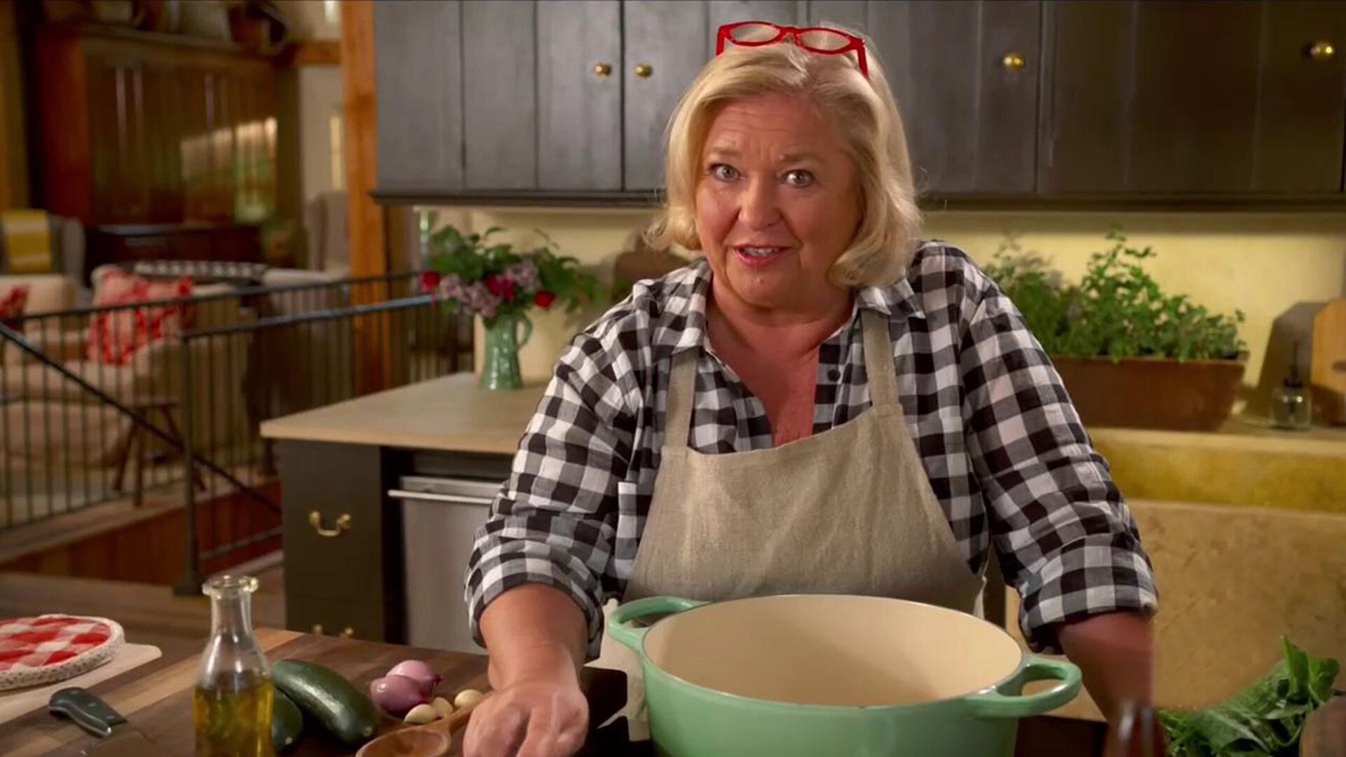 Farmhouse Rules S5E1 Boxcar Beauties