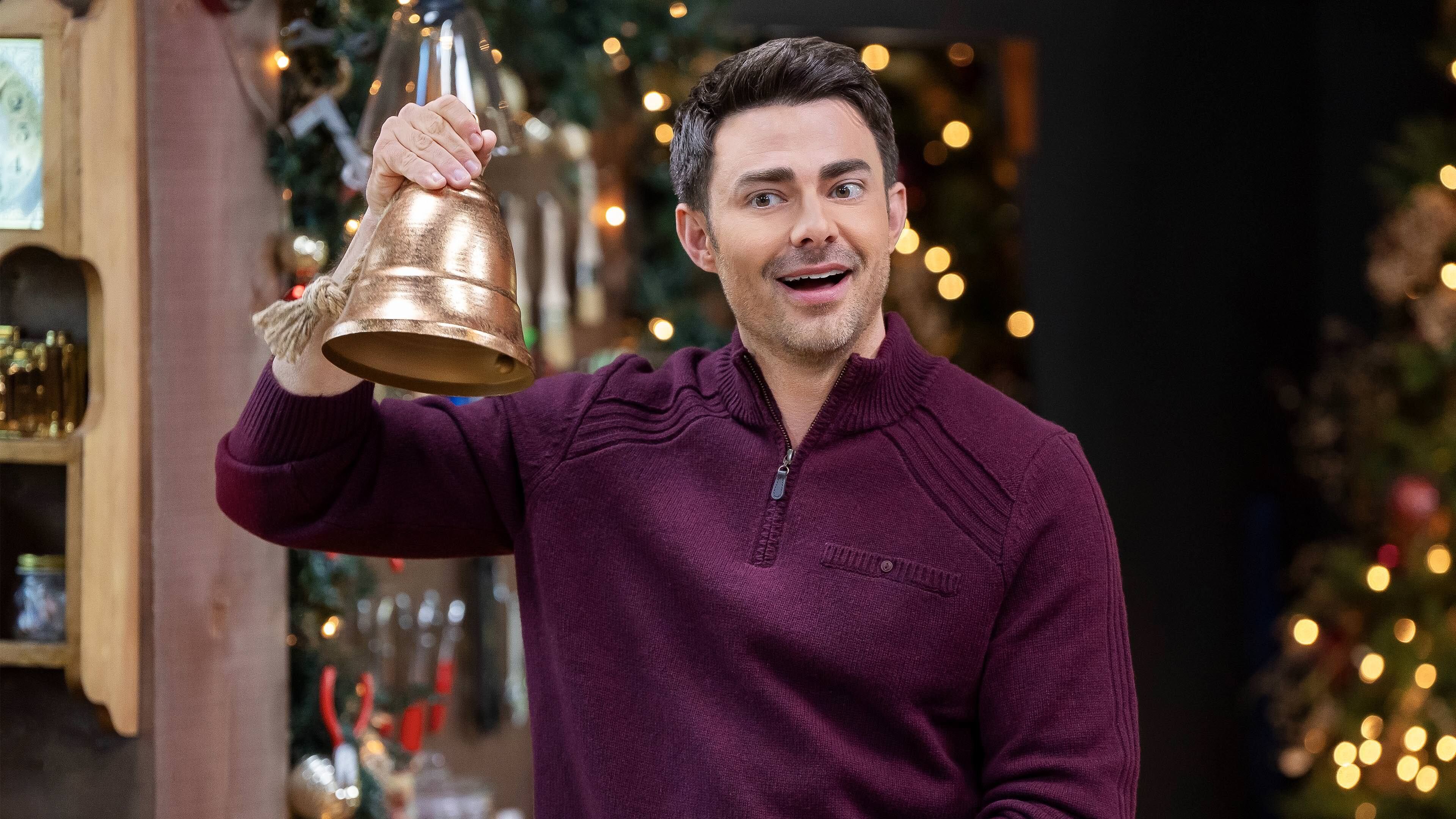 Finding Mr. Christmas S1E3 Falling for You