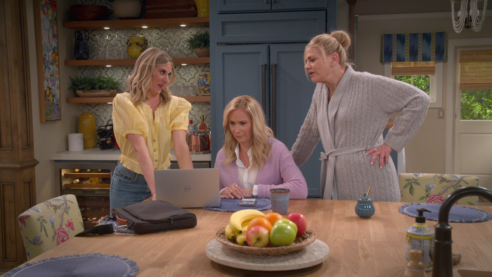 Leanne S1E14 Gomez Is a Woman