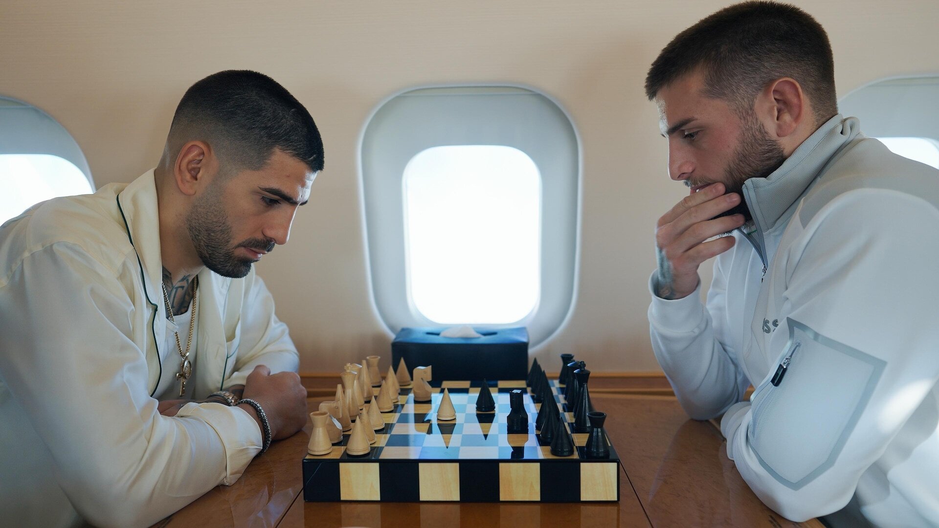 Los Topuria S1E2 Episodio 2