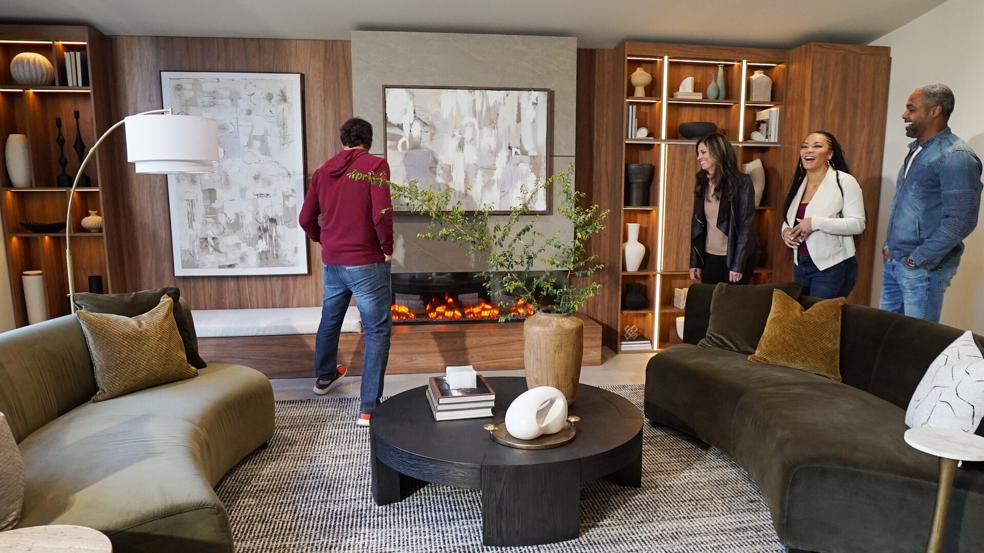 Married to Real Estate S4E5 From '60s to Sexy