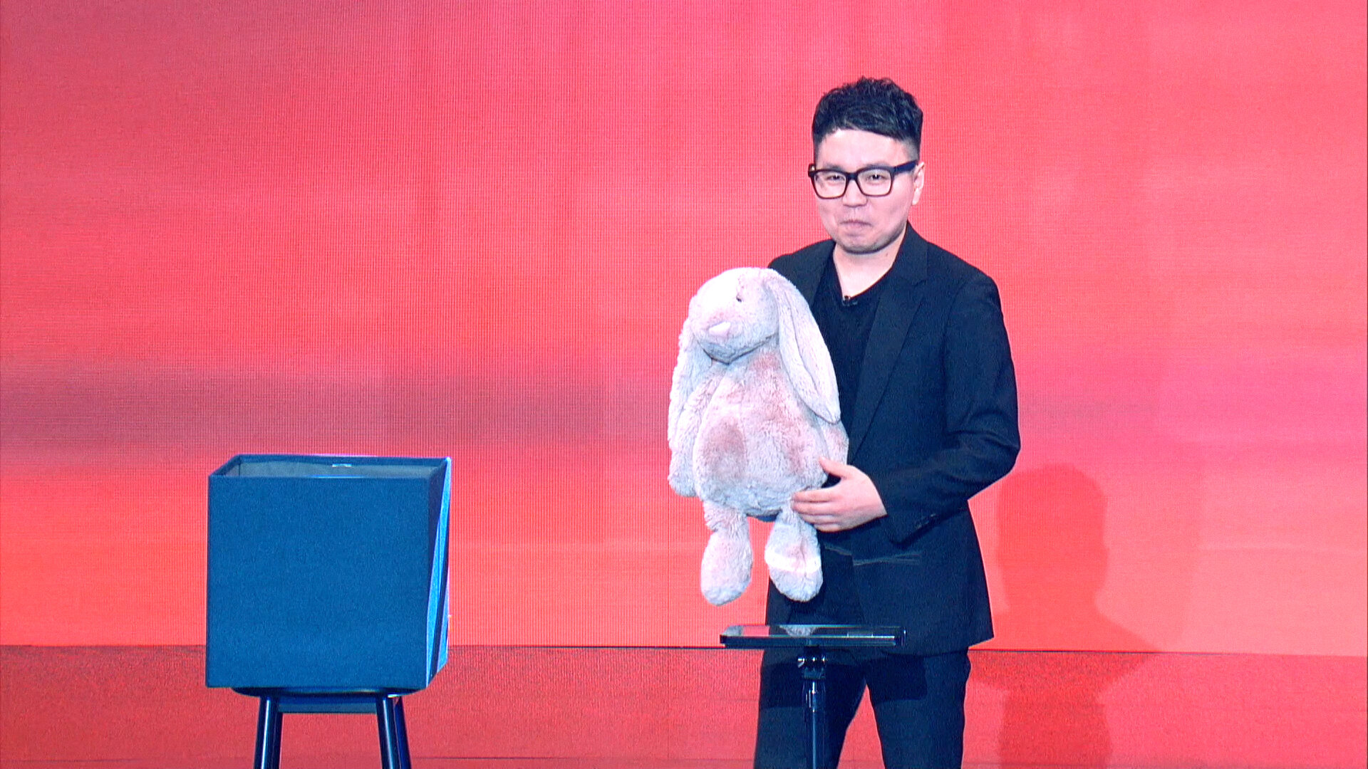 Masters of Illusion S11E16 The Magic Fly, Bent Forks, and the Floating Orb