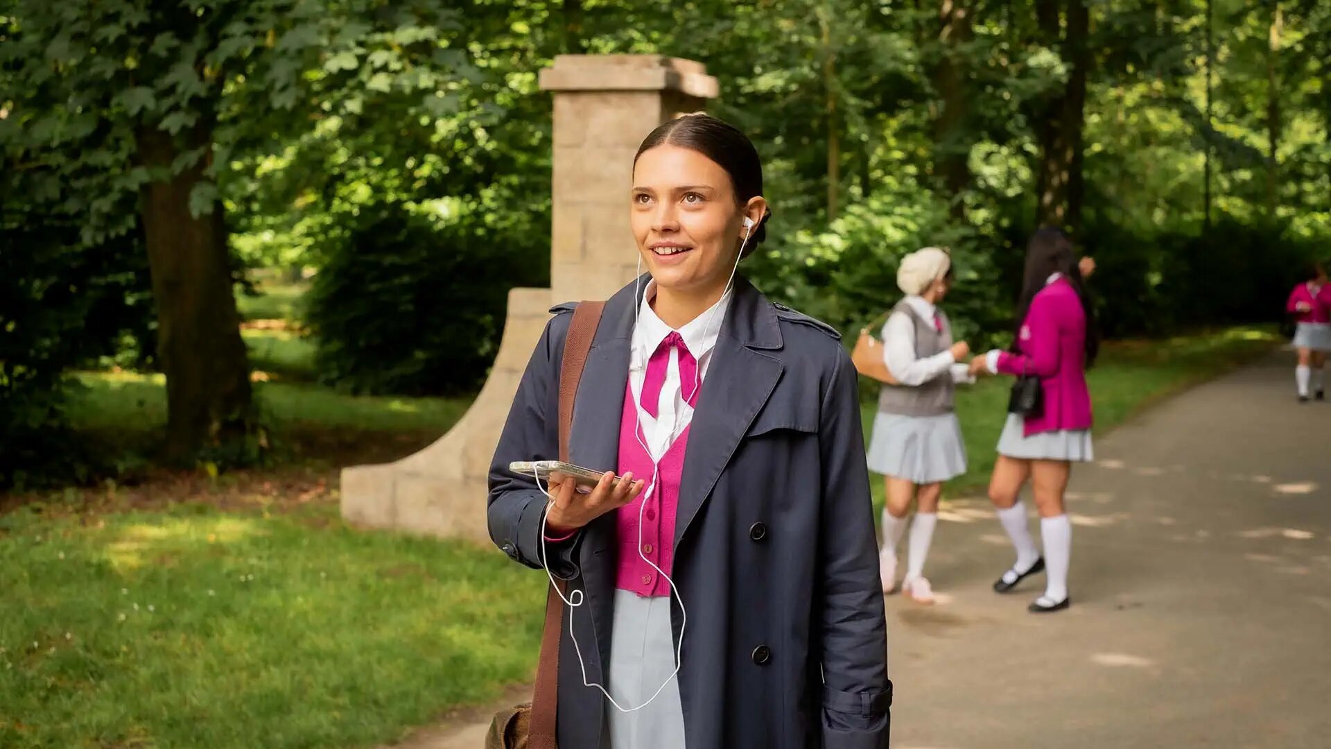 Maxton Hall: The World Between Us S2E1 Am Boden zerstört