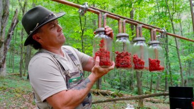 Moonshiners S15E5 Dead Drops Don't Lie