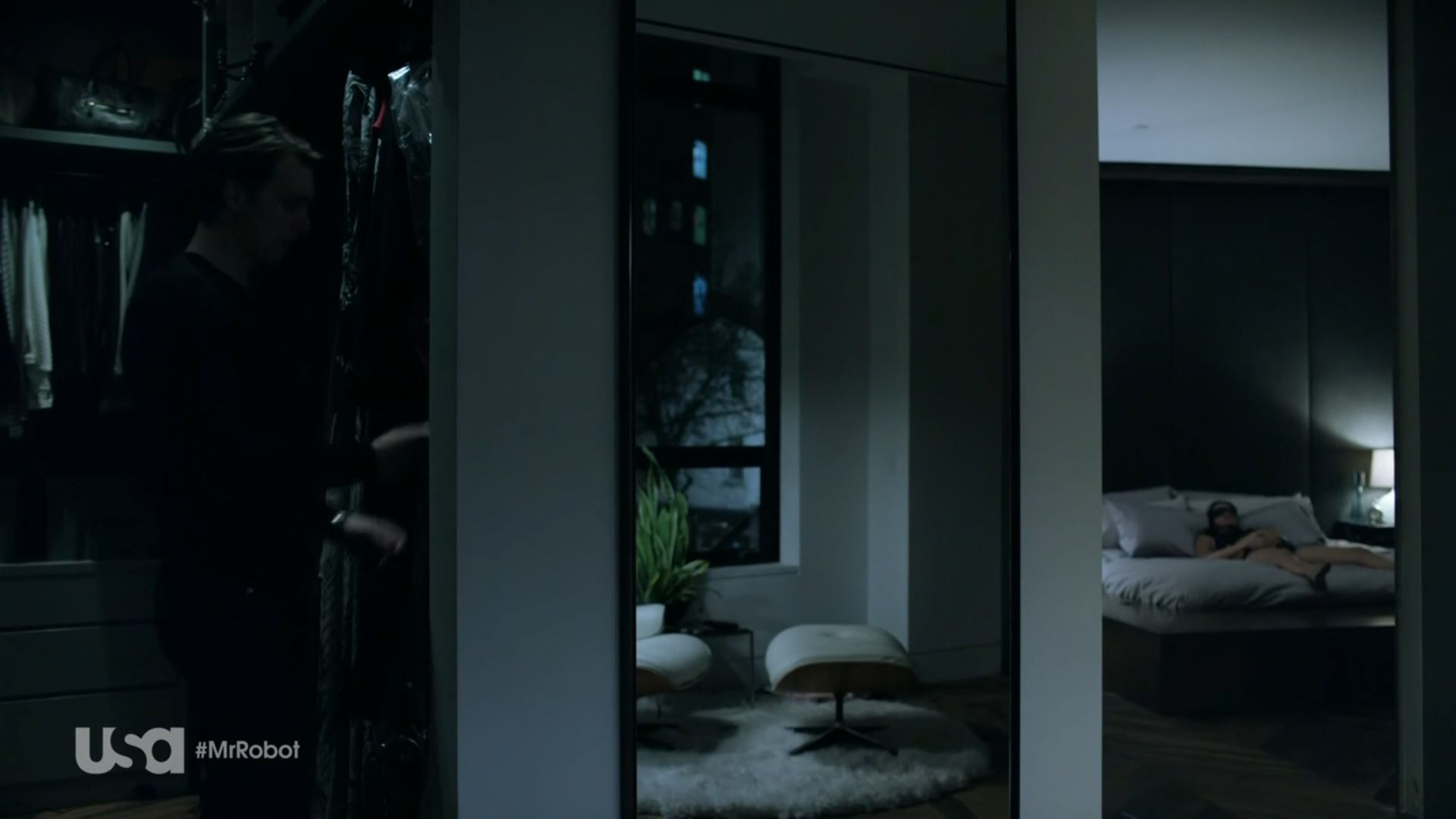 Mr. Robot S1E3 eps1.2_d3bug.mkv