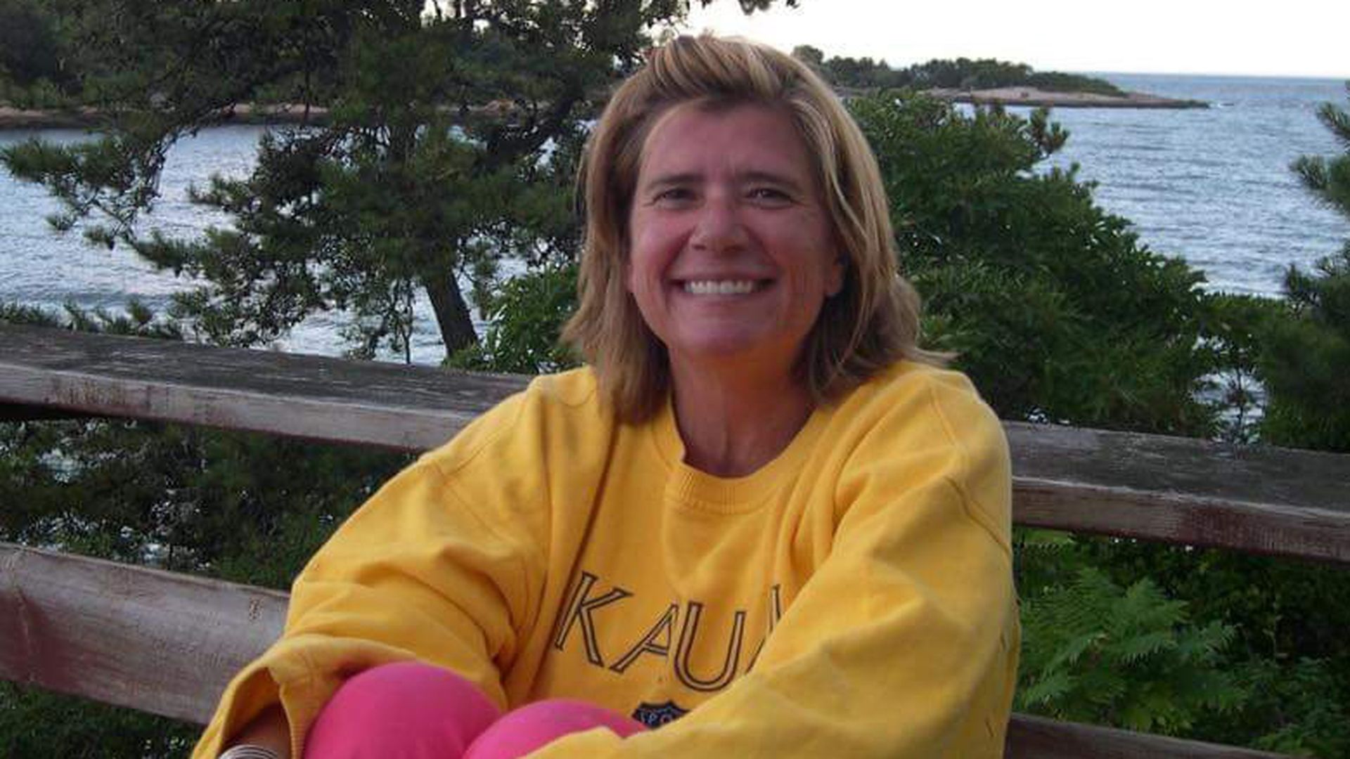 Murder on Middle Beach S1E1 Mom's Dead