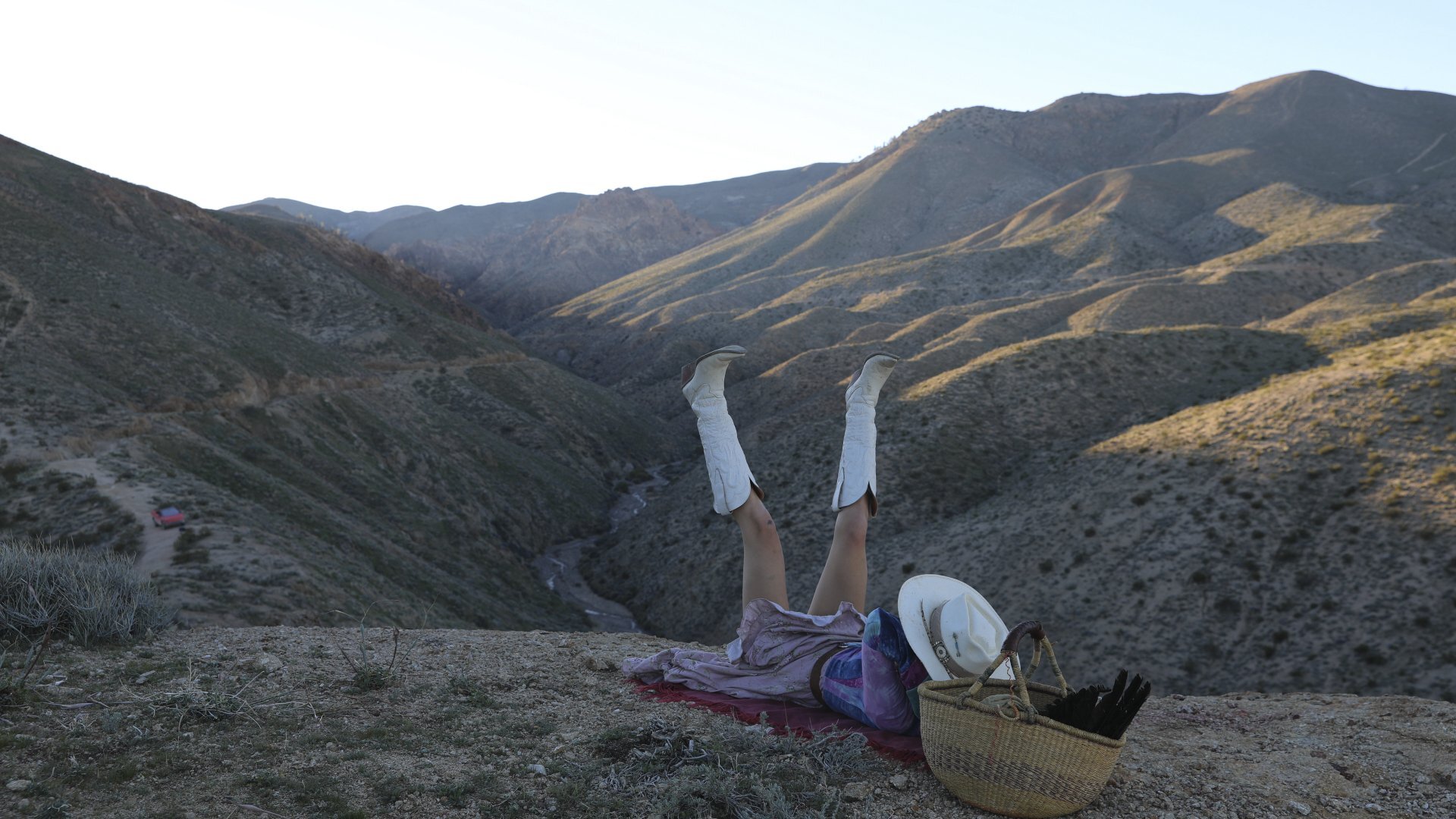 My Strange Addiction S7E5 Sponge Snacks, Eats Toenails, Extreme Sunbathing