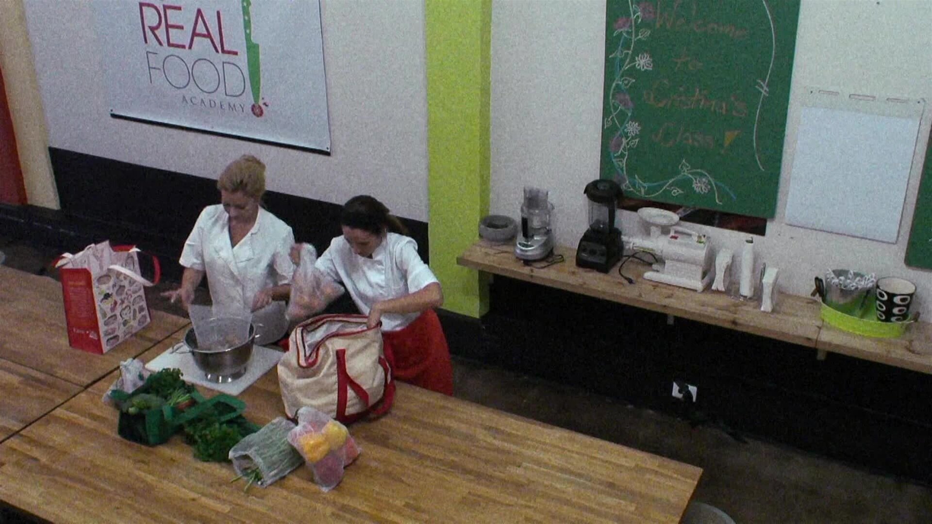 Mystery Diners S10E5 Extracurricular Activities