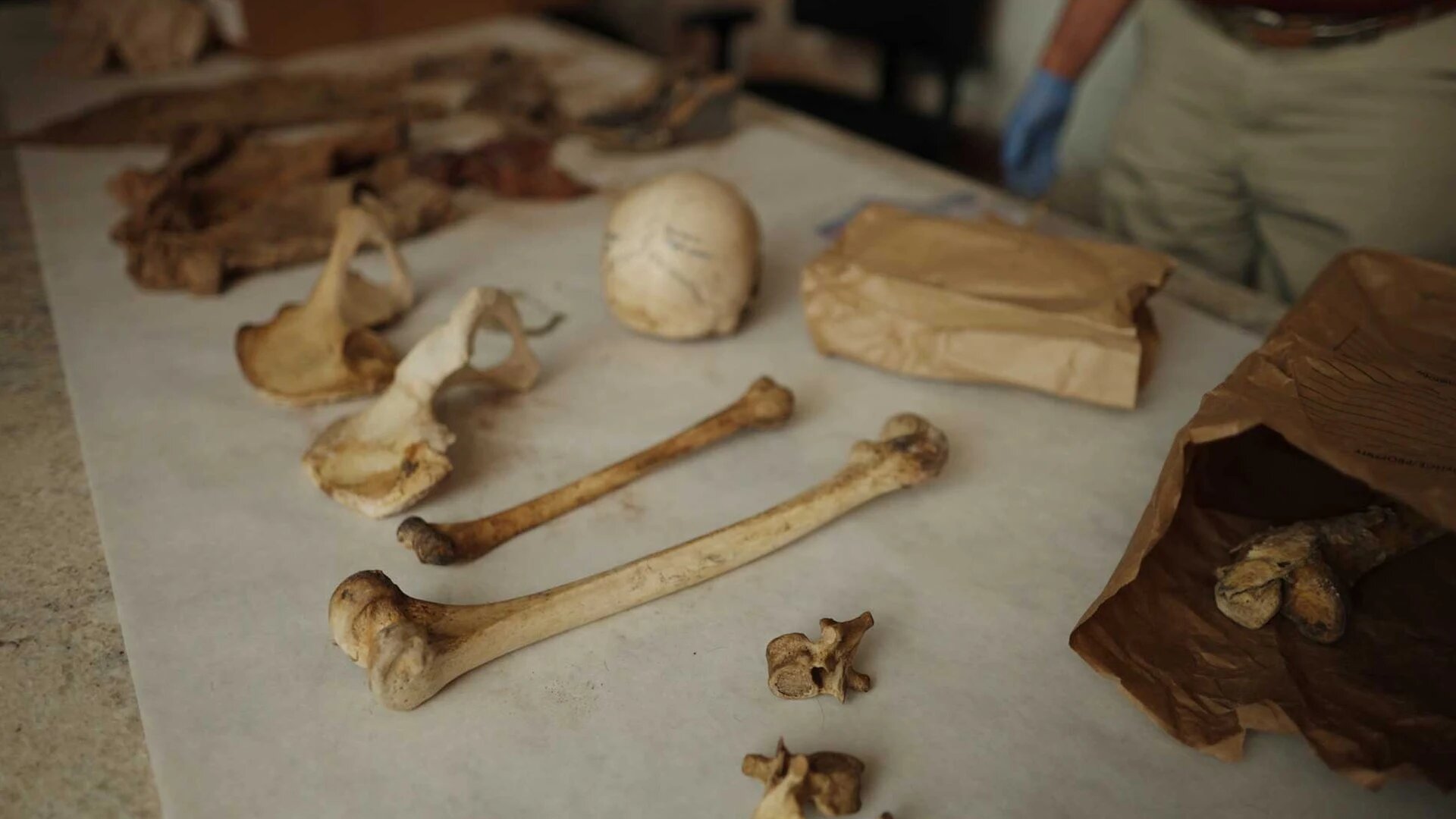 Naming the Dead S1E2 A Box of Bones