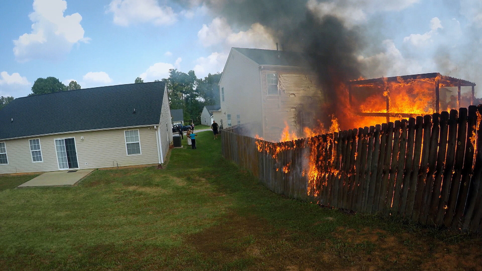 Neighborhood Wars S1E8 Neighbors Know No Boundaries