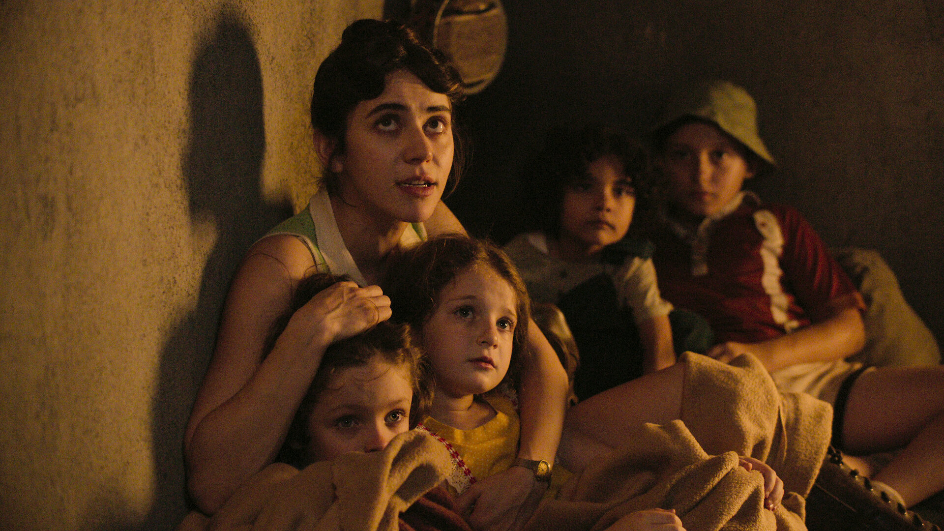 No One Saw Us Leave S1E5 Hola, Valeria