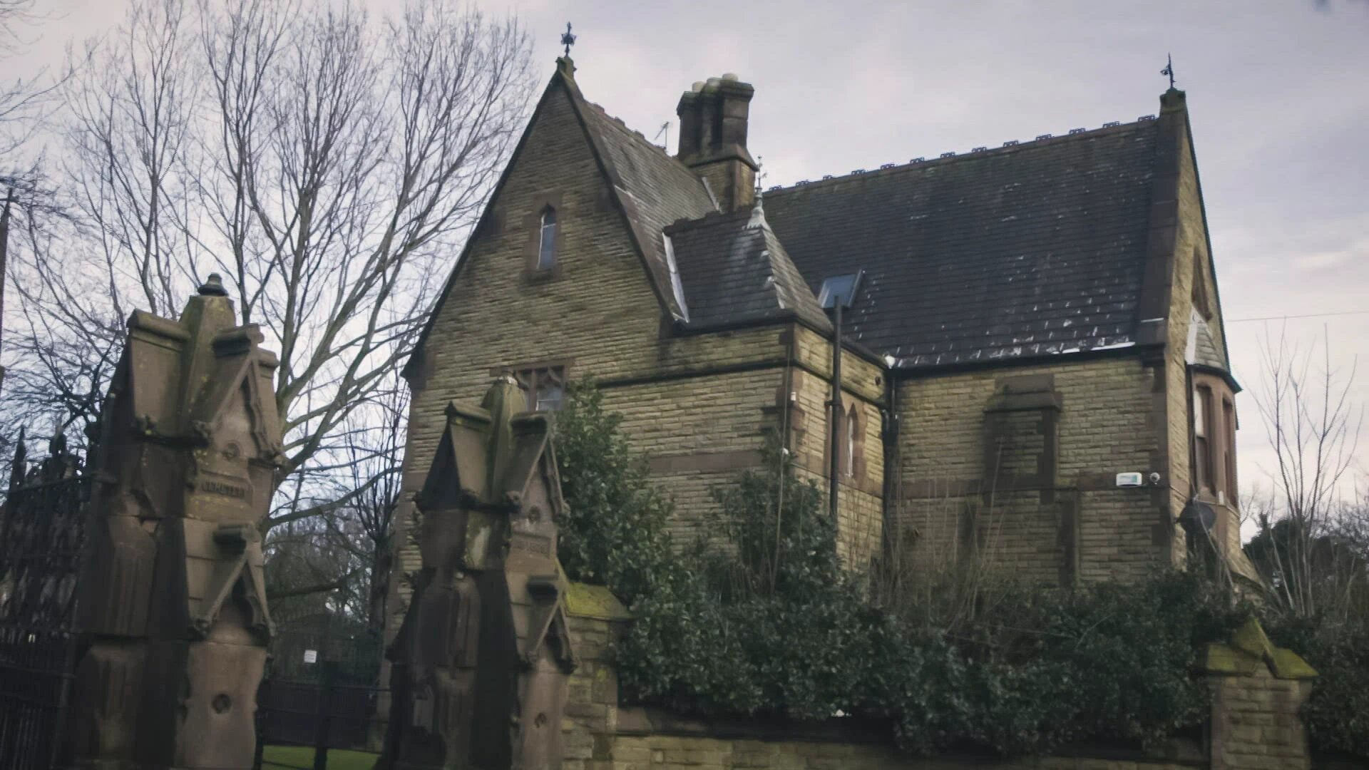 Paranormal Captured S1E4 House in the Cemetery