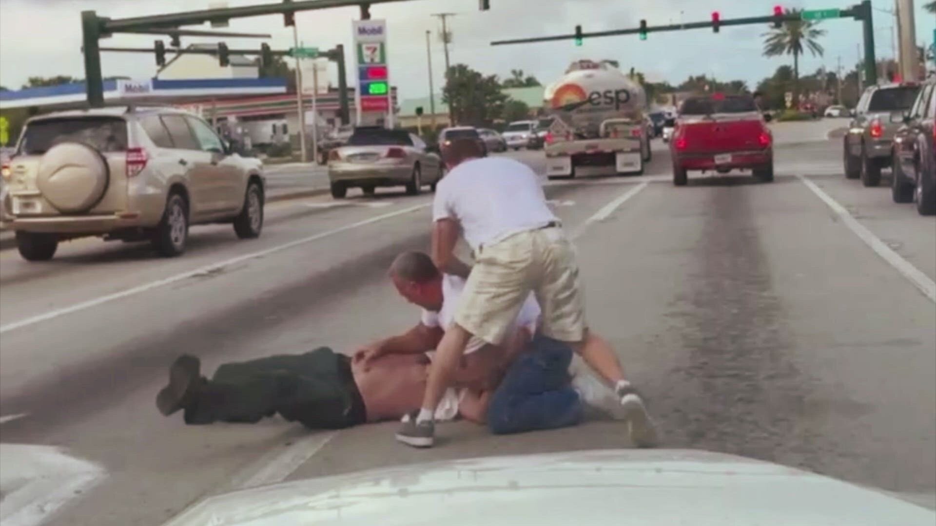 Road Wars S4E4 Windshield Warrior