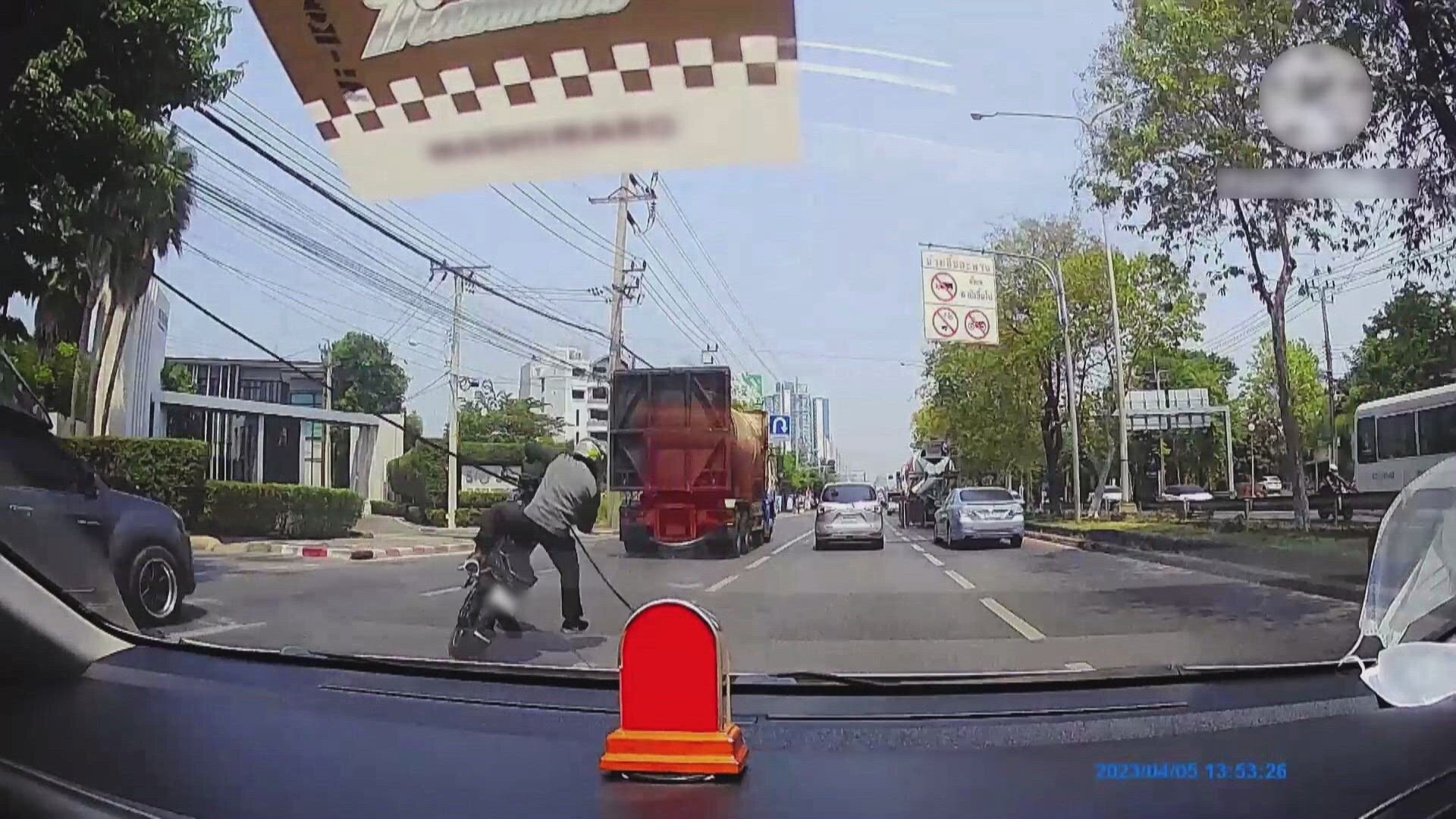 Road Wars S5E9 Bike Lane Lambasting