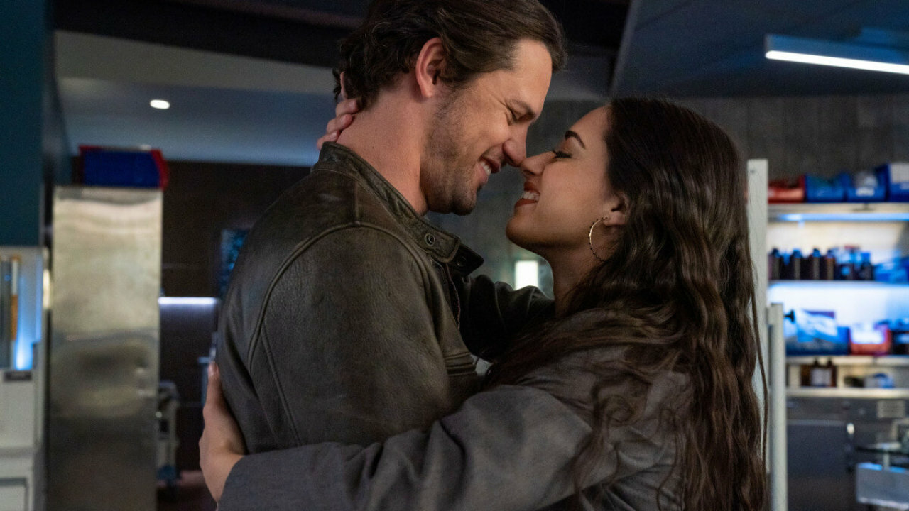 Roswell, New Mexico S3E12 I Ain't Goin' Out Like That
