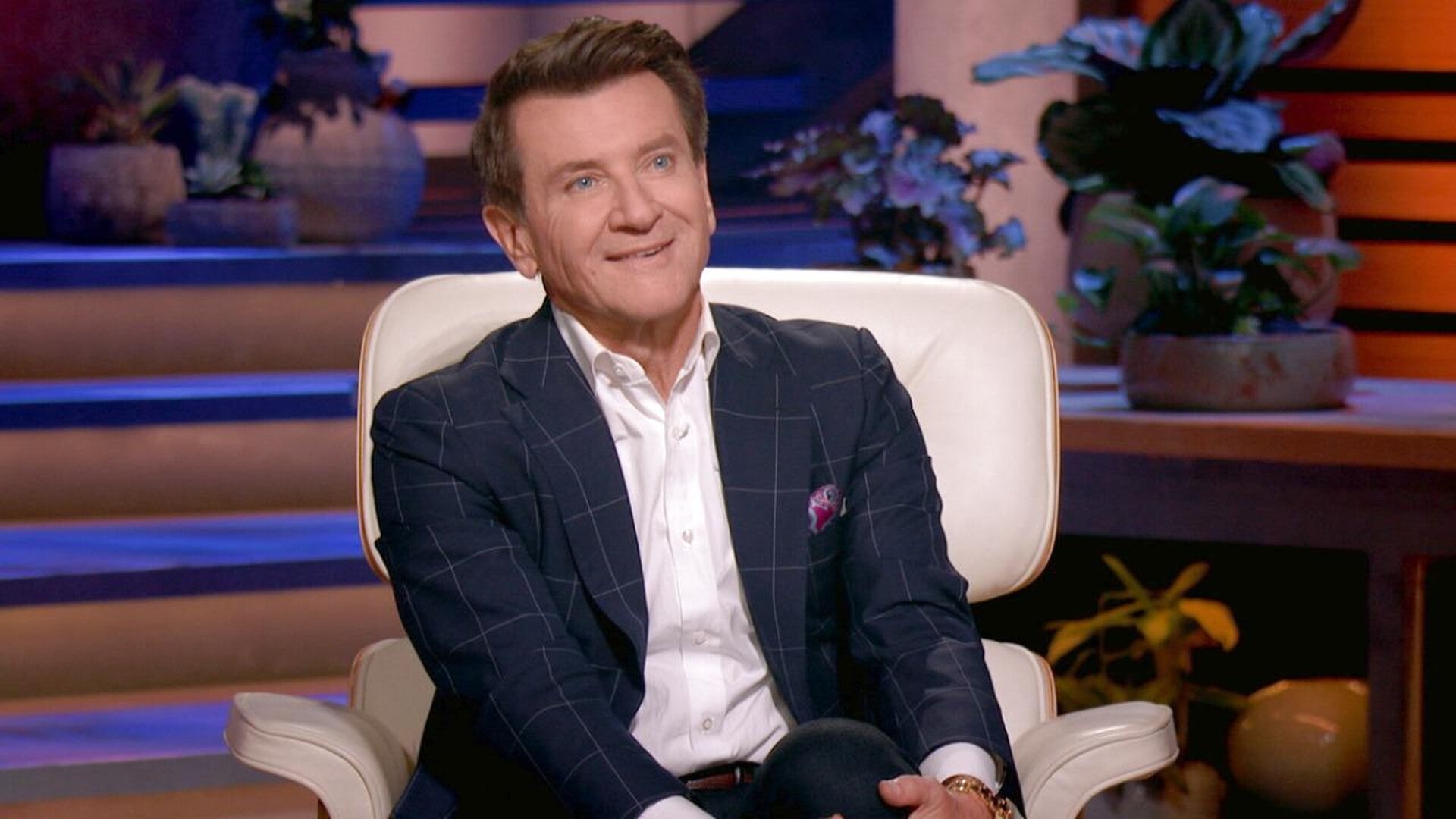 Shark Tank S17E8 Urine for a Surprise: Would NFL Legend Michael Strahan Use This Personal Product in Public?