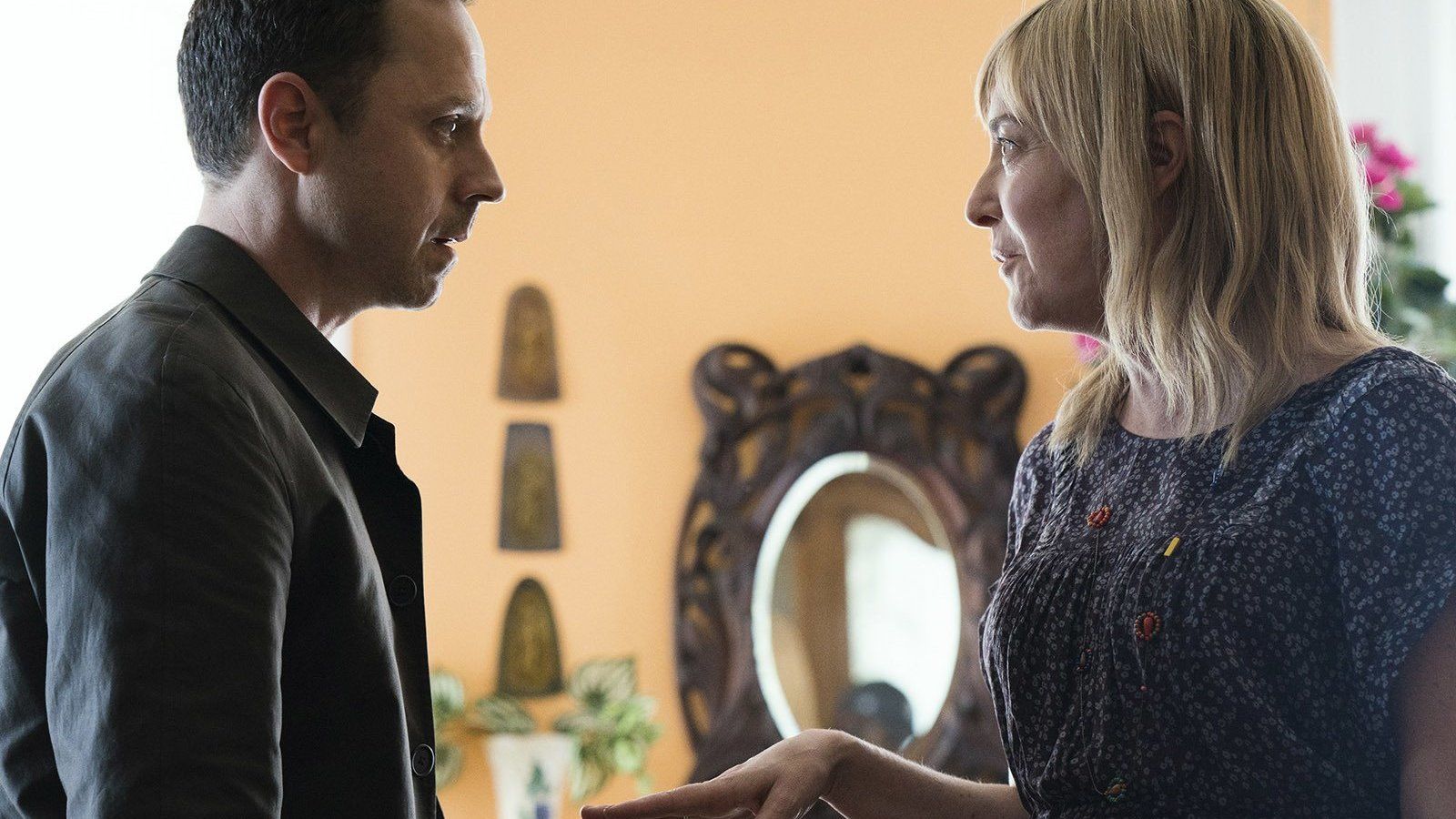 Sneaky Pete S2E4 Maggie