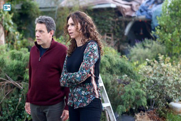 Speechless S1E7 T-h-a-- Thanksgiving