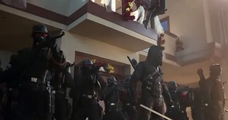 Supergirl S3E8 Crisis on Earth-X, Part 1