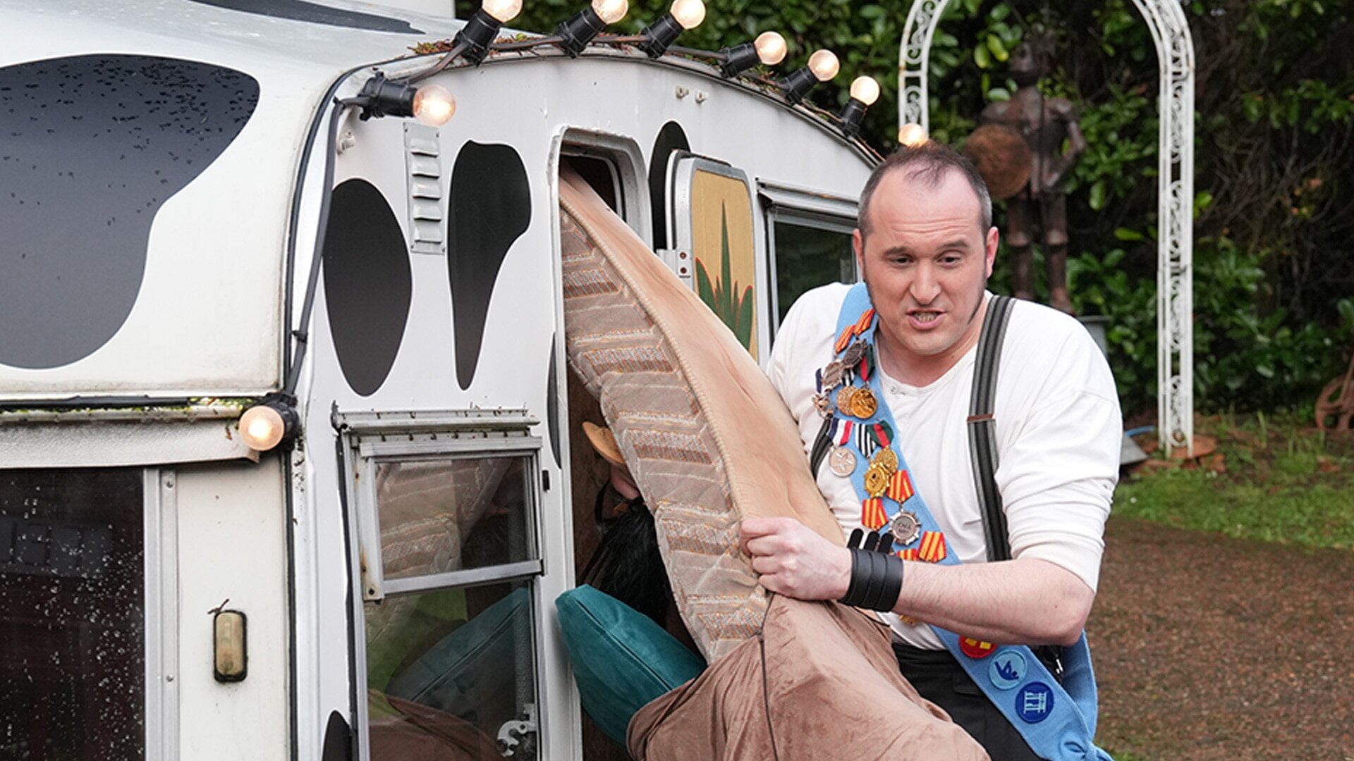 Taskmaster S20E5 Bats, Bats, Hang Up